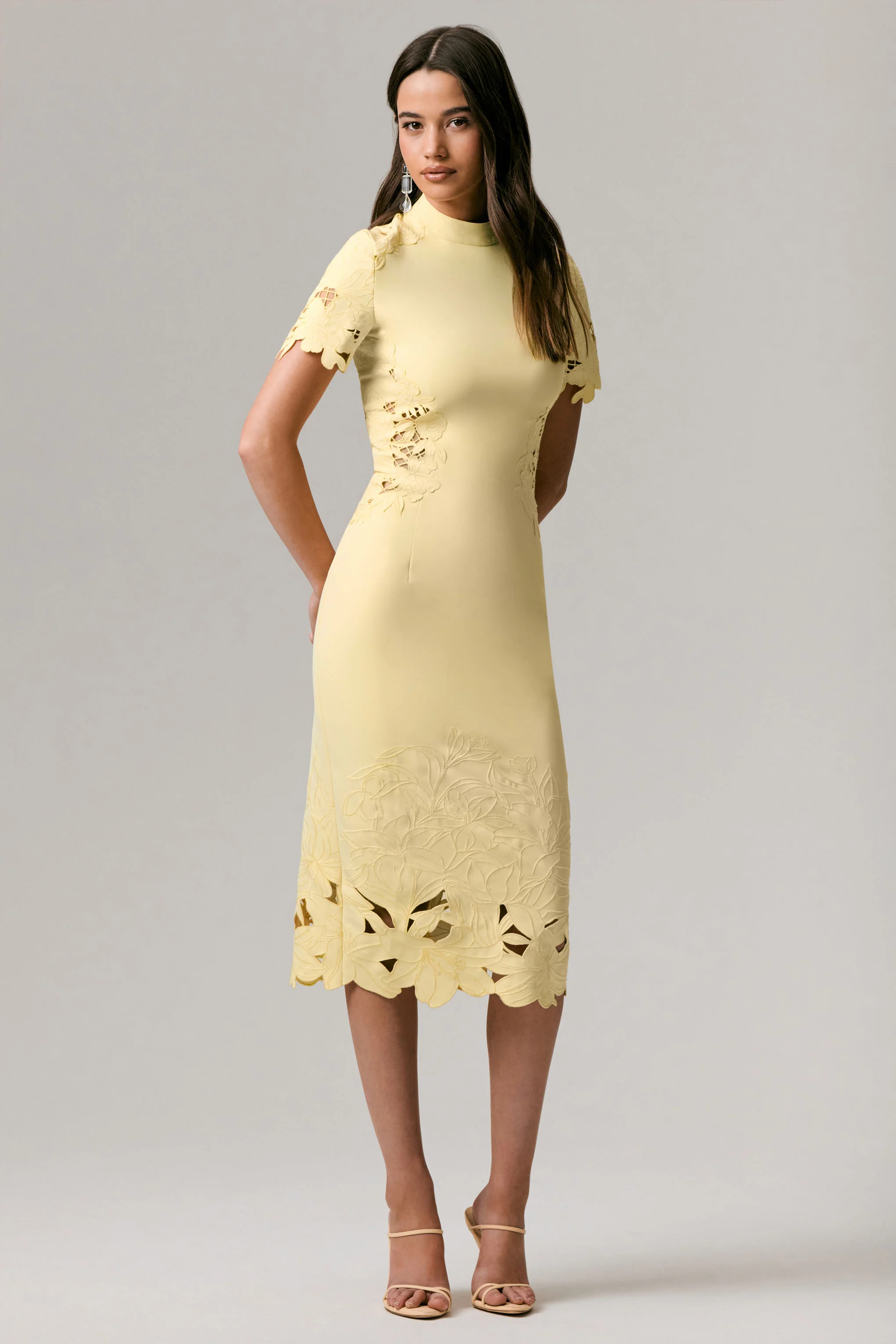 Guest List | Robe mi-longue citron à col montant avec détails en crochet ajouré - Image 4