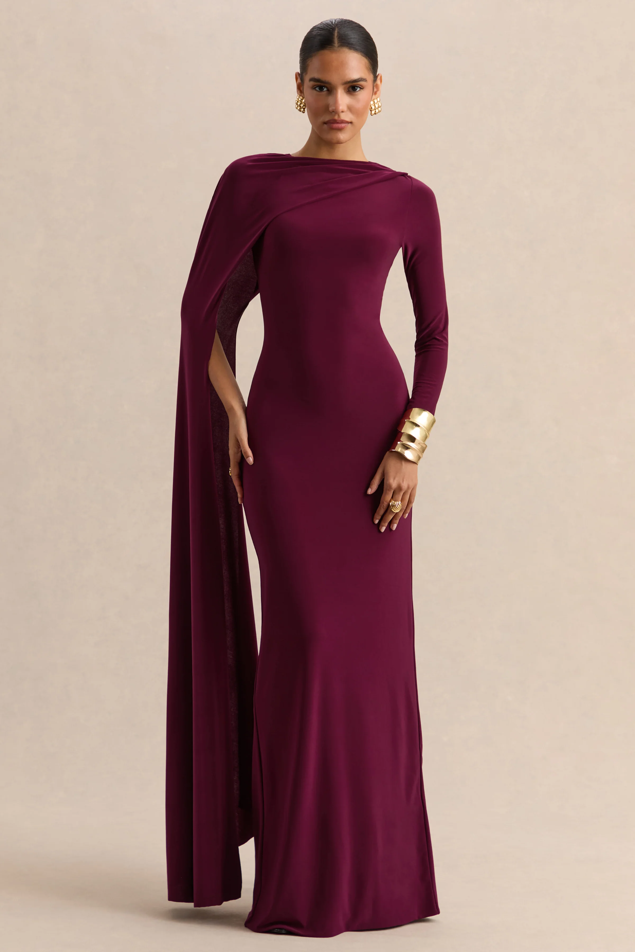 Halina | Robe longue bordeaux à encolure haute avec manche cape