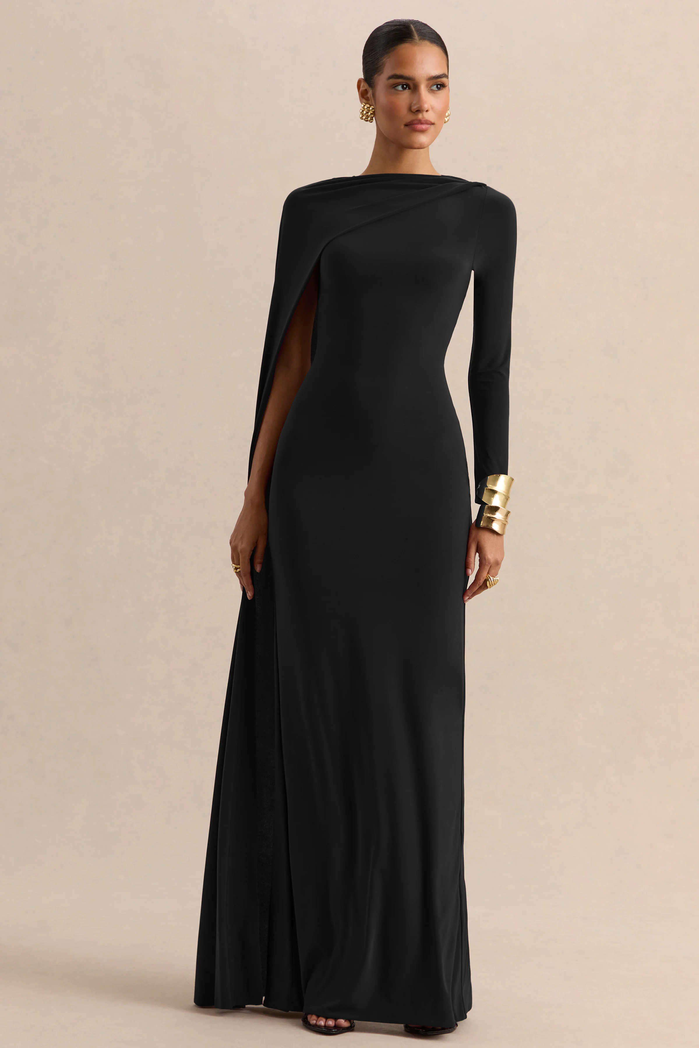 Halina | Robe longue noire à encolure haute avec manche cape - Image 3