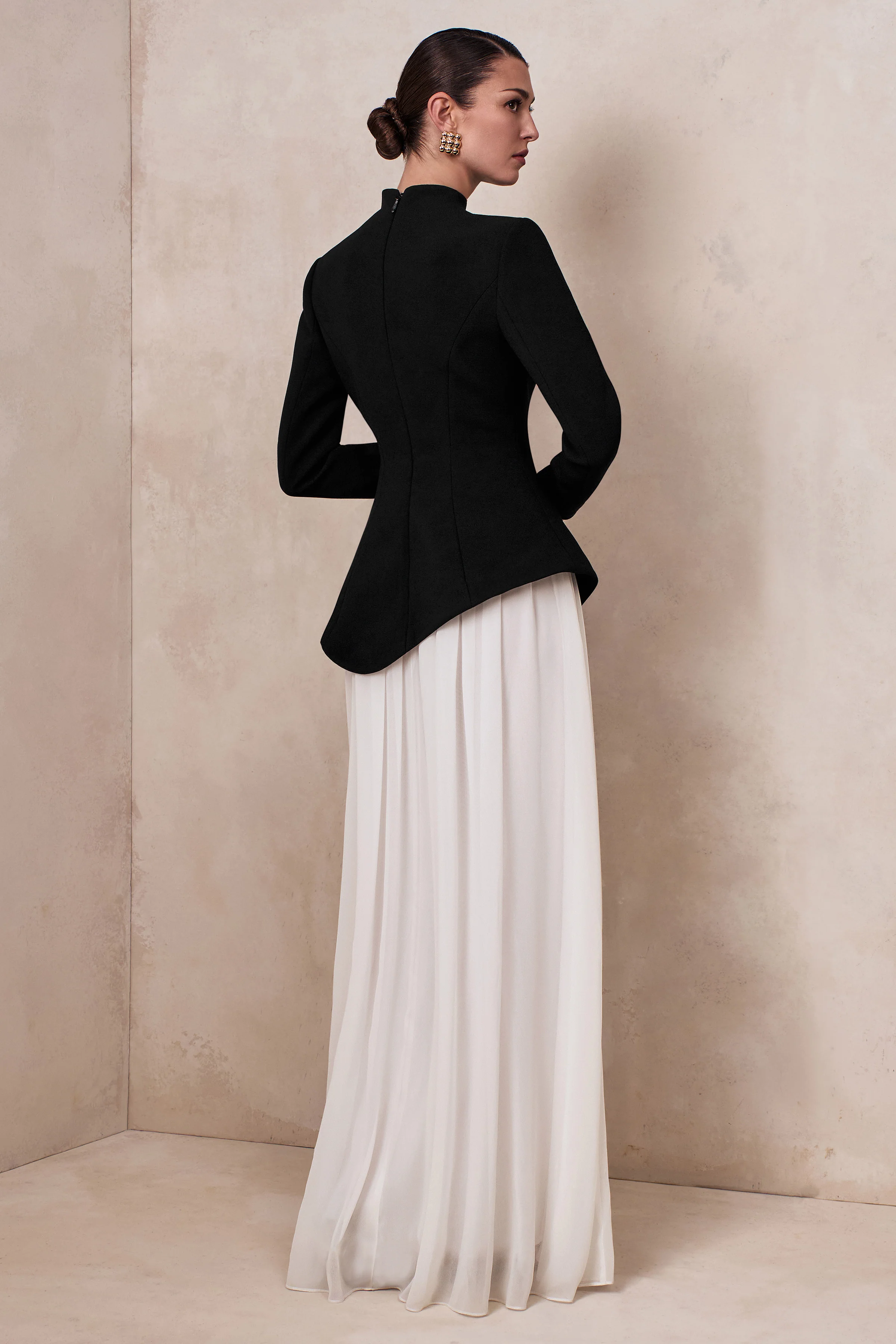 Halma | Robe longue noir et blanc à encolure haute avec taille basse - Image 2