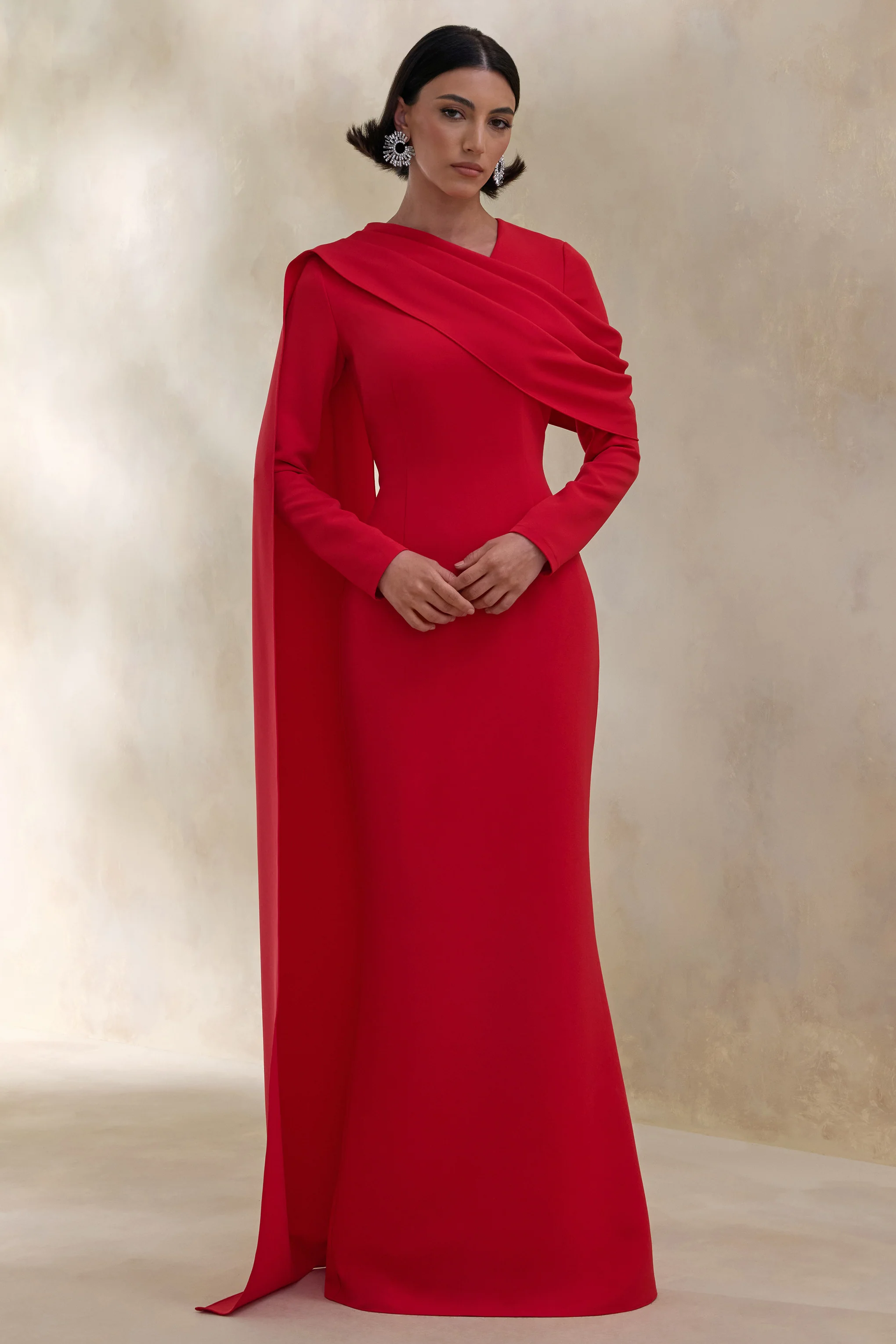 Heliora | Robe longue rouge à décolleté en V avec ceinture et détails drapés - Image 5