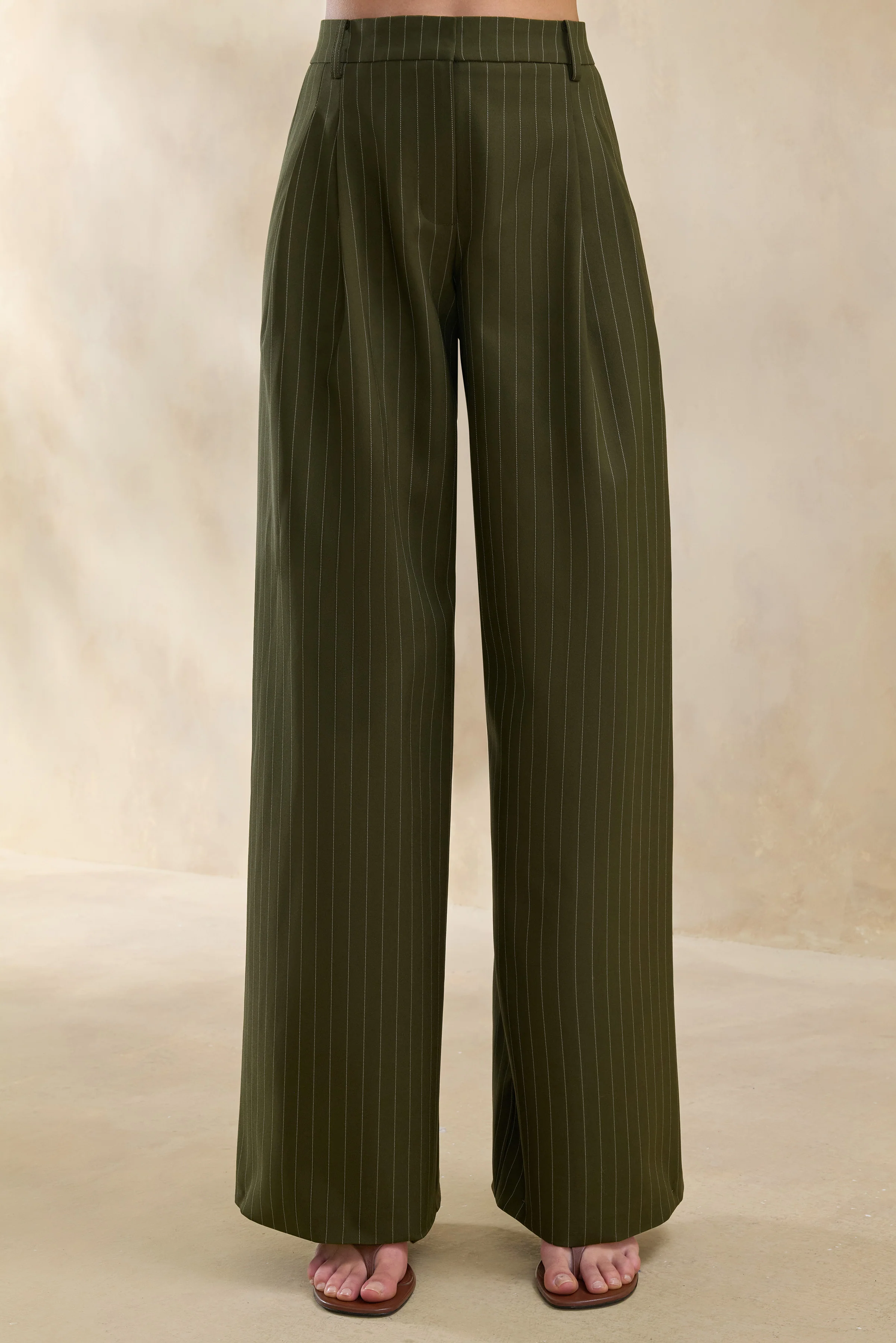 Hesper | Pantalon tailleur olive à fines rayures et jambe large - Image 3
