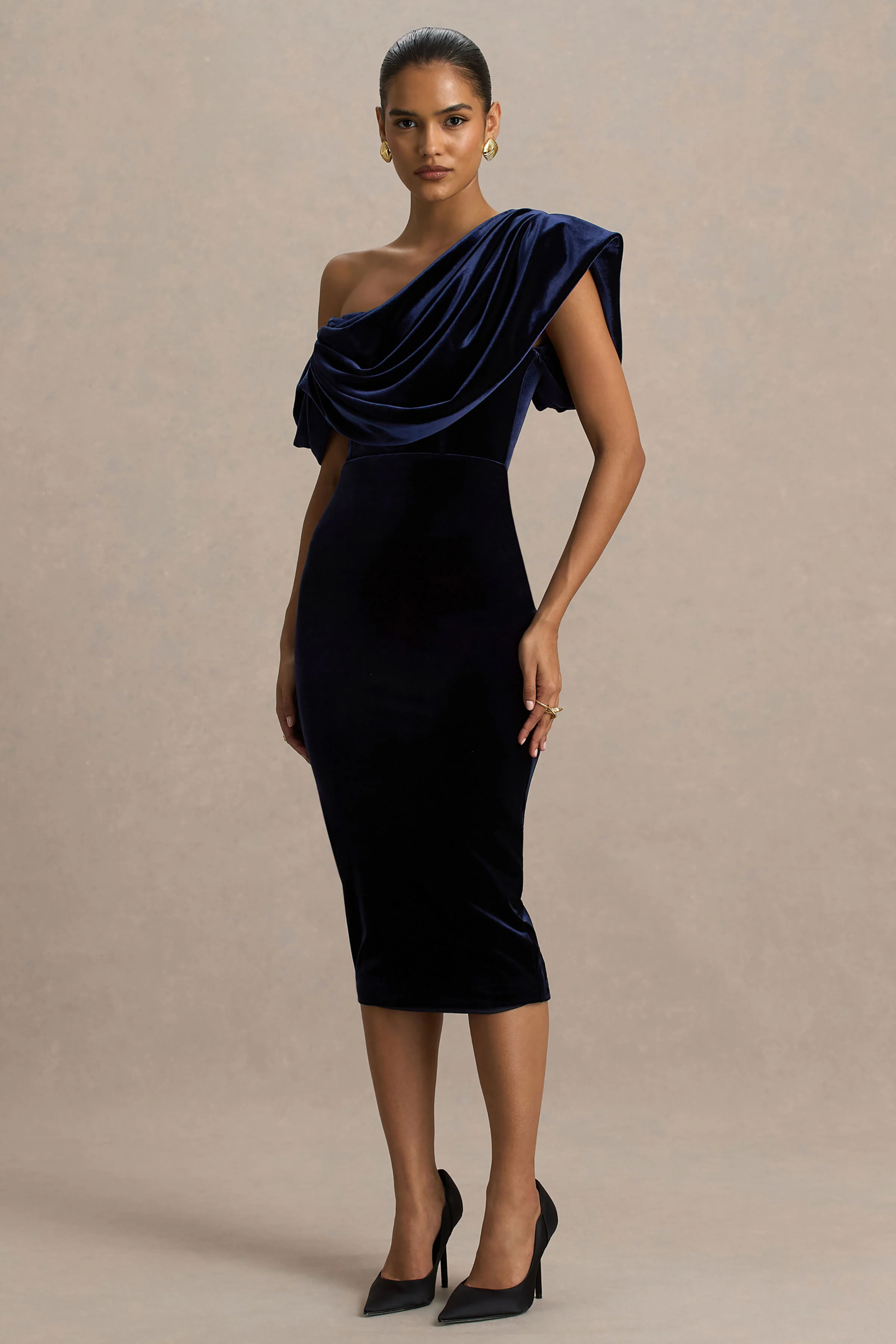 High End | Robe mi-longue en velours bleu marine à encolure asymétrique avec drapé - Image 5