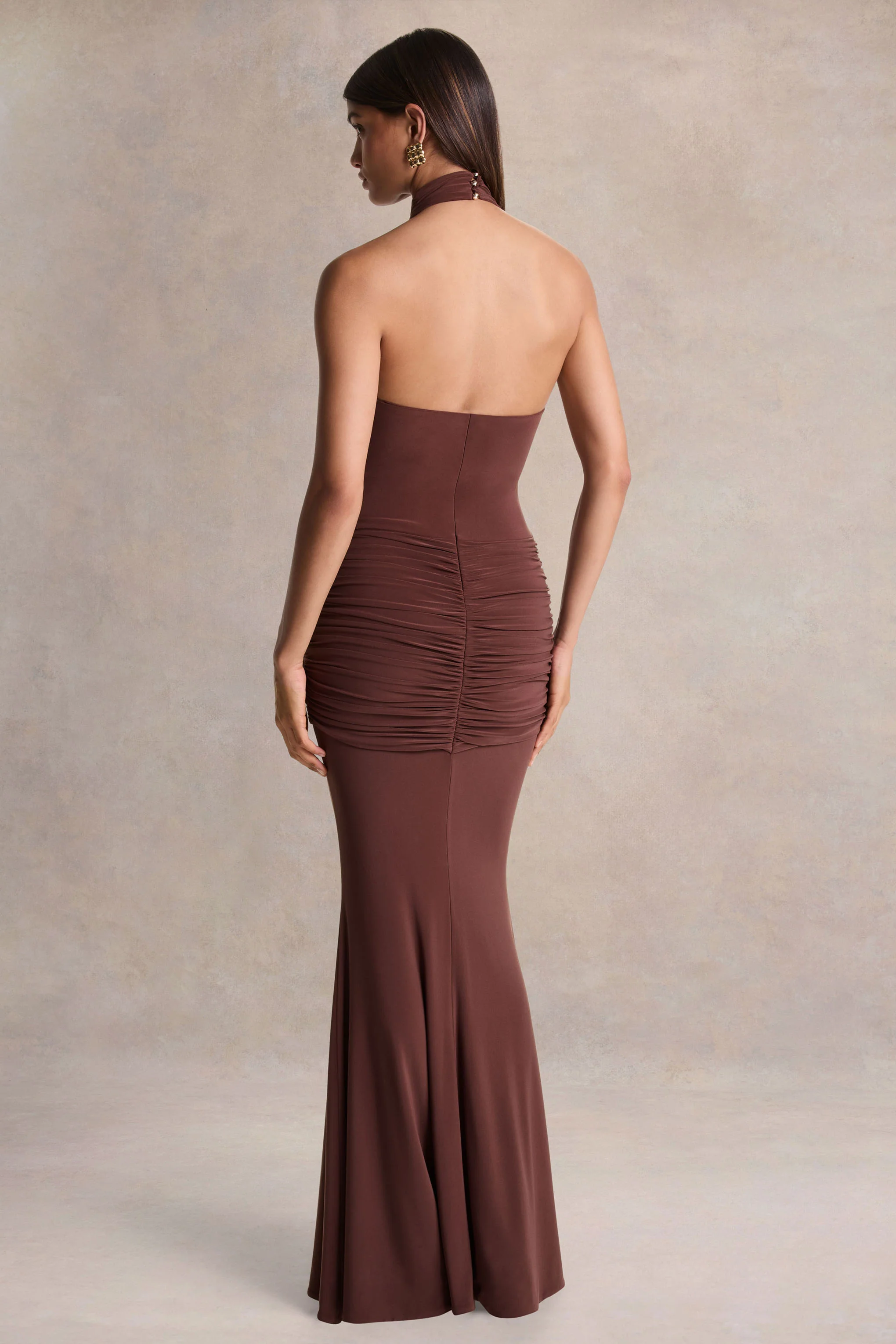 Hyla | Robe longue marron à encolure haute avec détail de pan fluide - Image 2