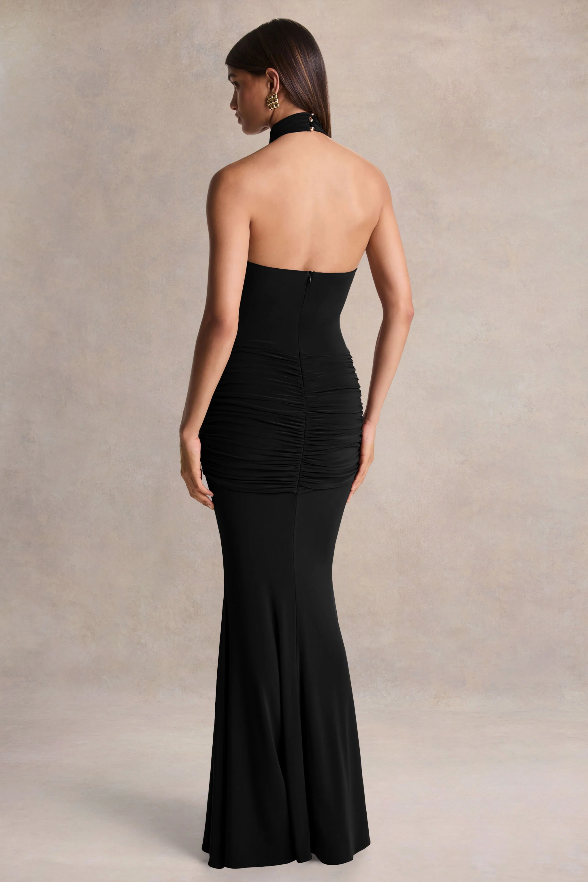 Hyla | Robe longue noire à col montant avec détail écharpe - Image 2