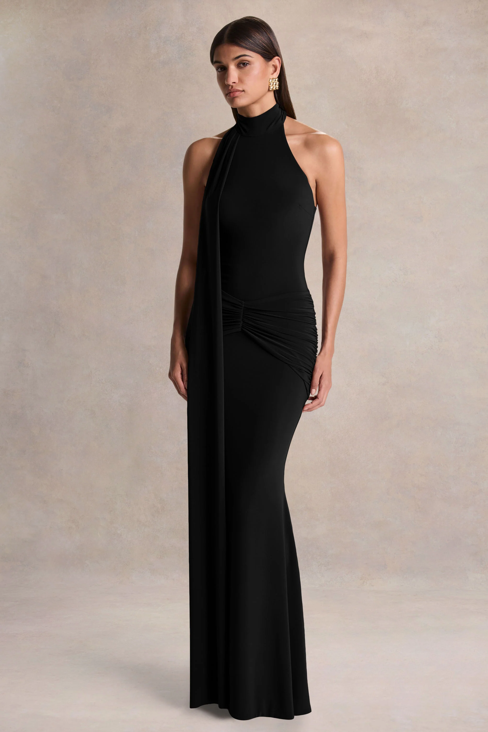 Hyla | Robe longue noire à col montant avec détail écharpe - Image 5