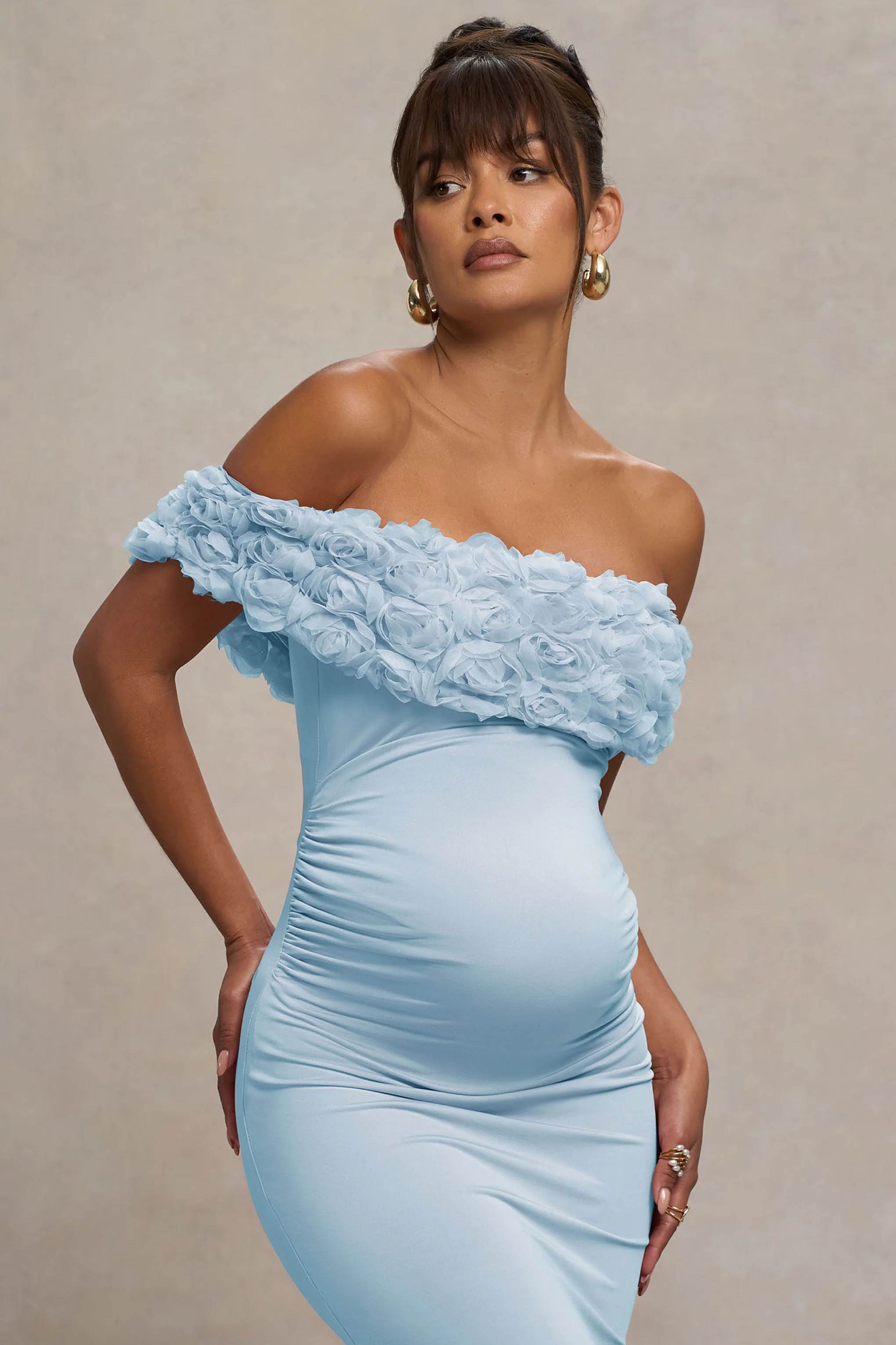 Inflorescence | Robe Longue de Maternité Bleu Poudré à Encolure Bardot et Fleurs en Mesh - Image 3