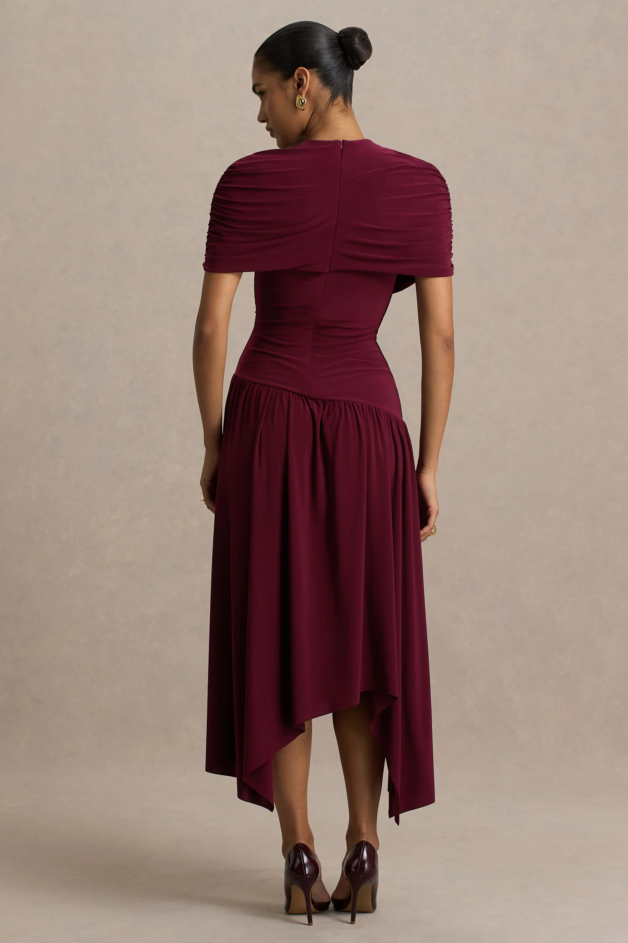 Ione | Robe mi-longue bordeaux portefeuille avec ourlet en pointes - Image 2