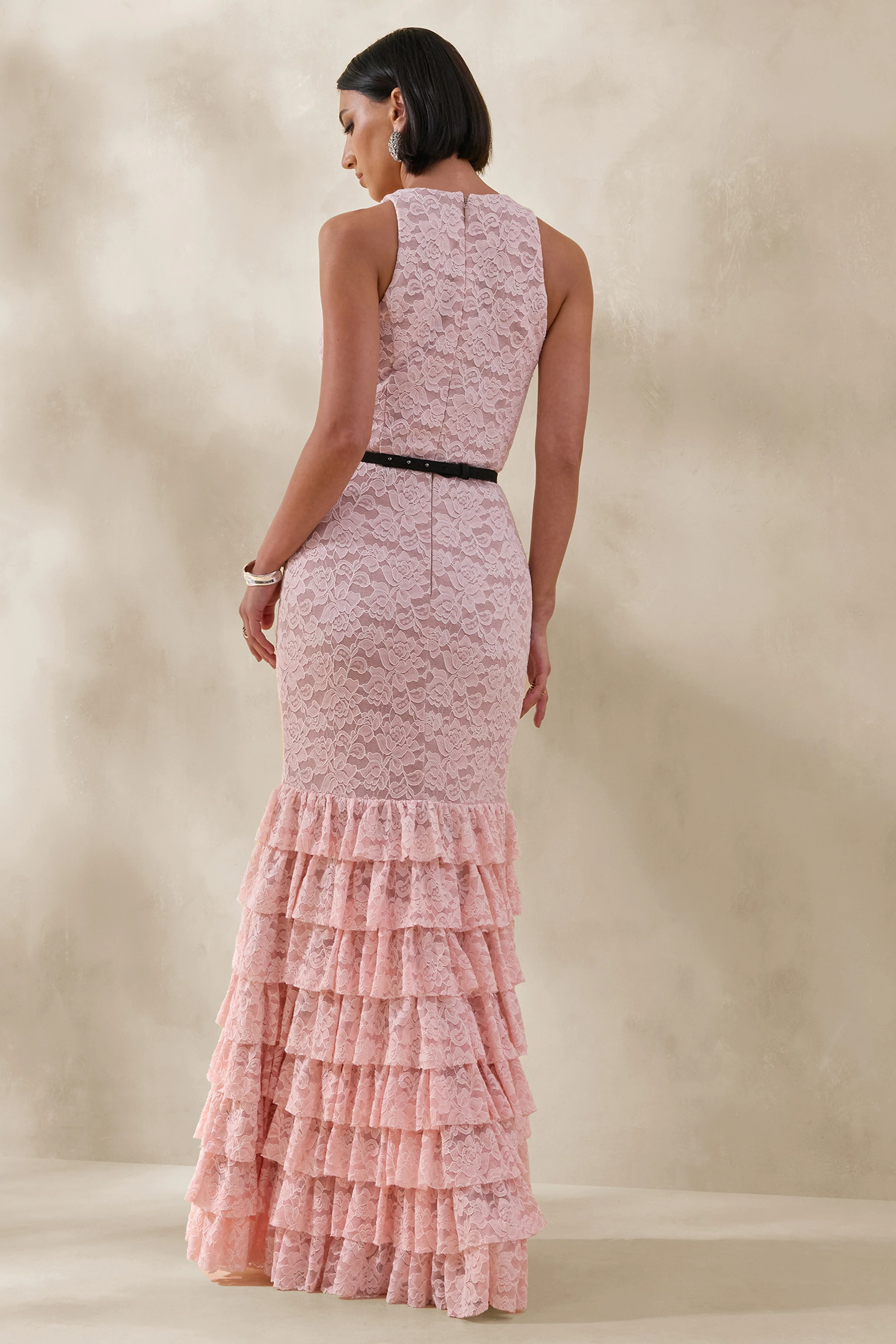 Isoria | Robe longue en dentelle rose et noire à encolure licou avec ceinture à nouer - Image 2