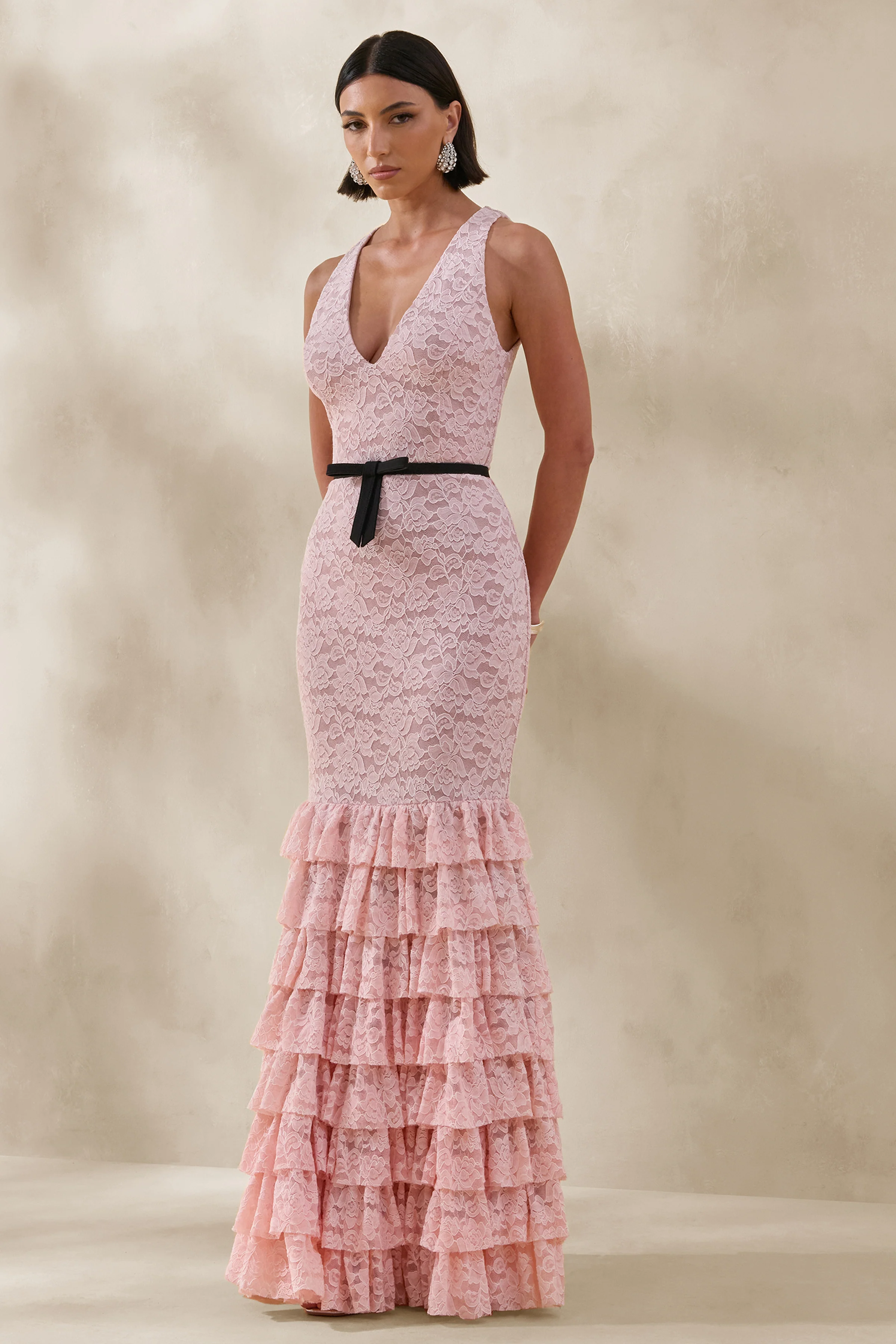 Isoria | Robe longue en dentelle rose et noire à encolure licou avec ceinture à nouer - Image 4