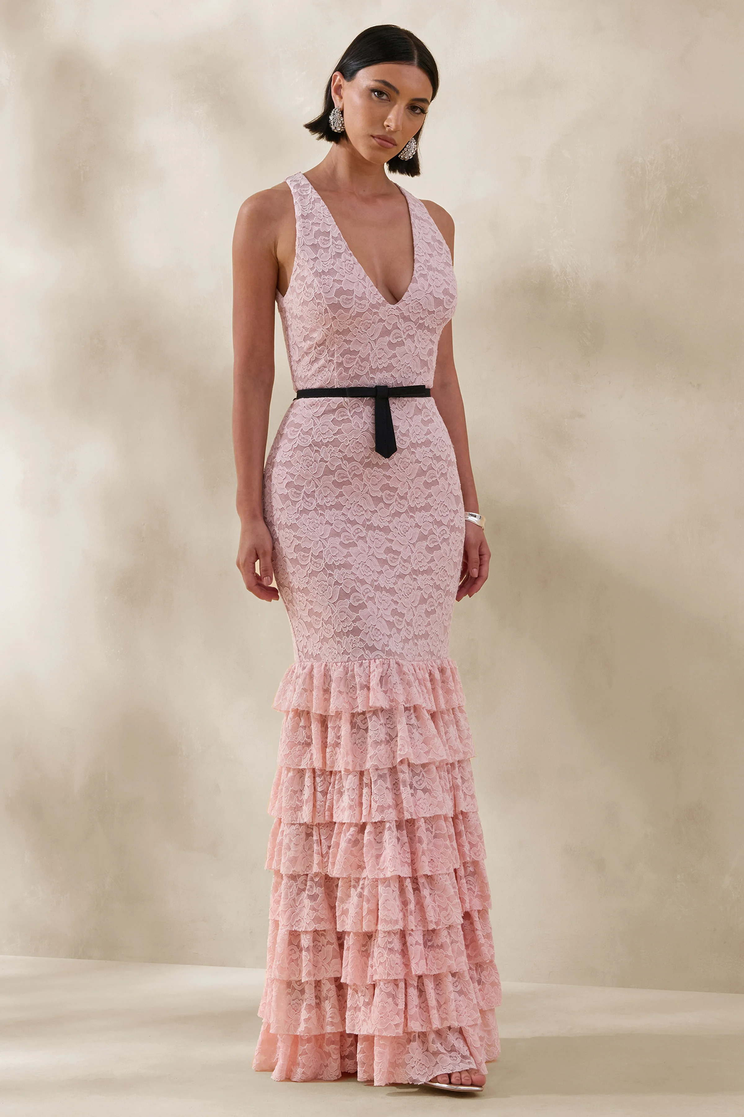 Isoria | Robe longue en dentelle rose et noire à encolure licou avec ceinture à nouer - Image 5