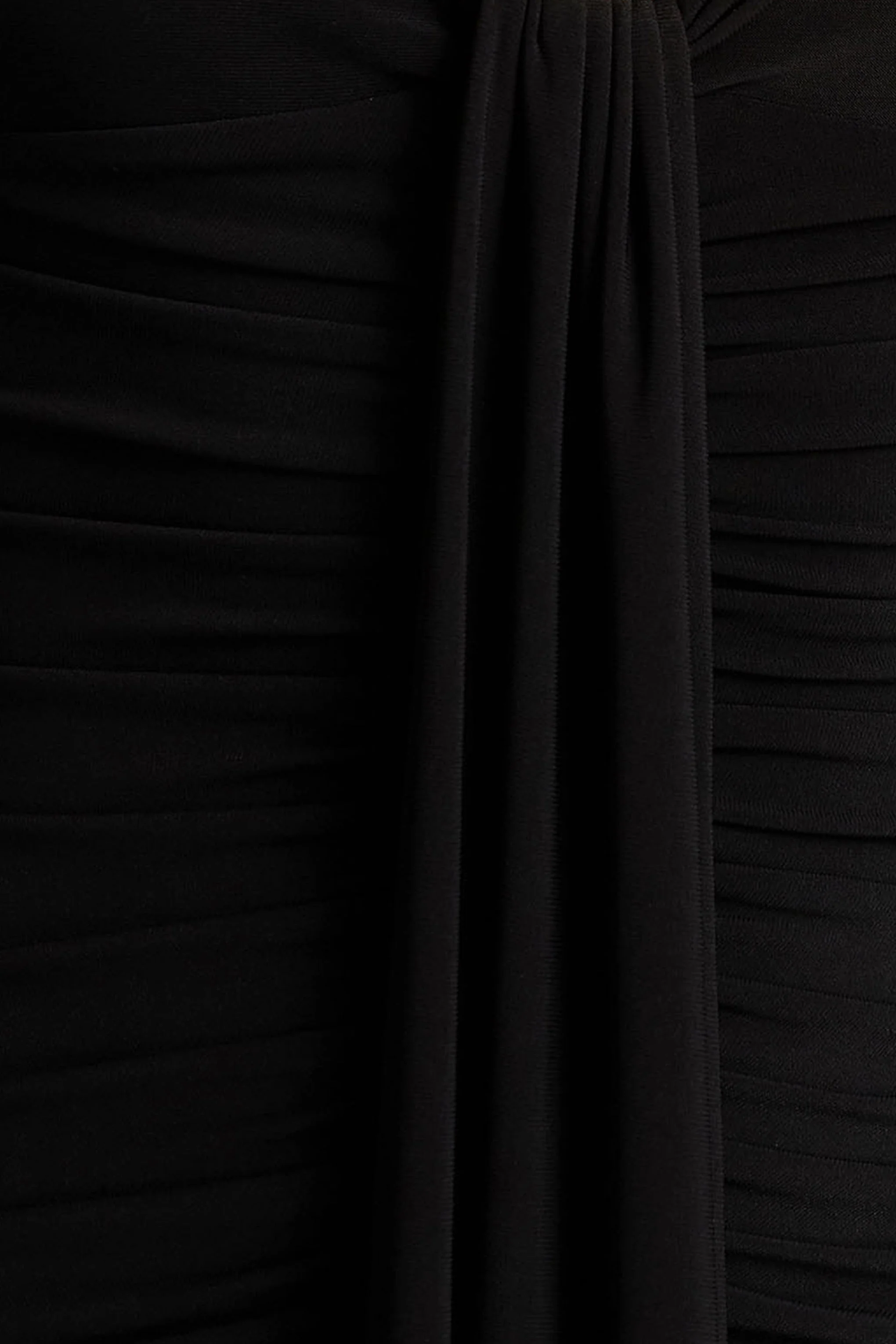 Ivara | Robe noire à encolure plongeante avec fronces et ceinture - Image 6
