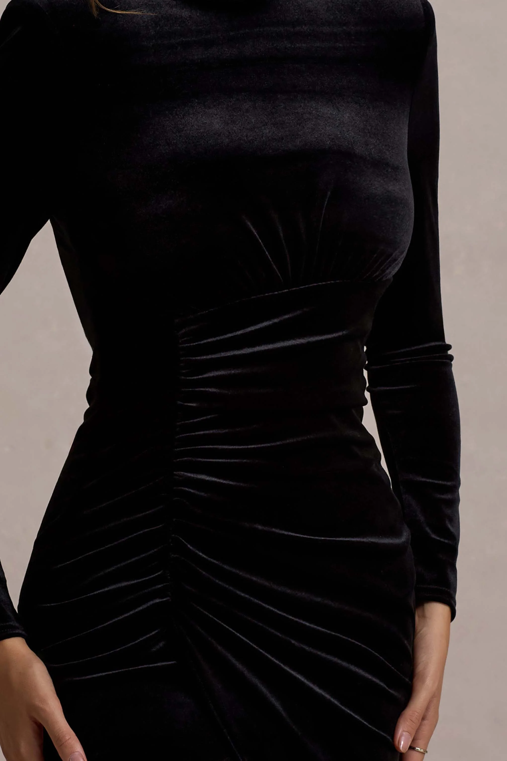 Jaz | Robe Longue Fendue à Col Haut Froncée en Velours Noir - Image 6