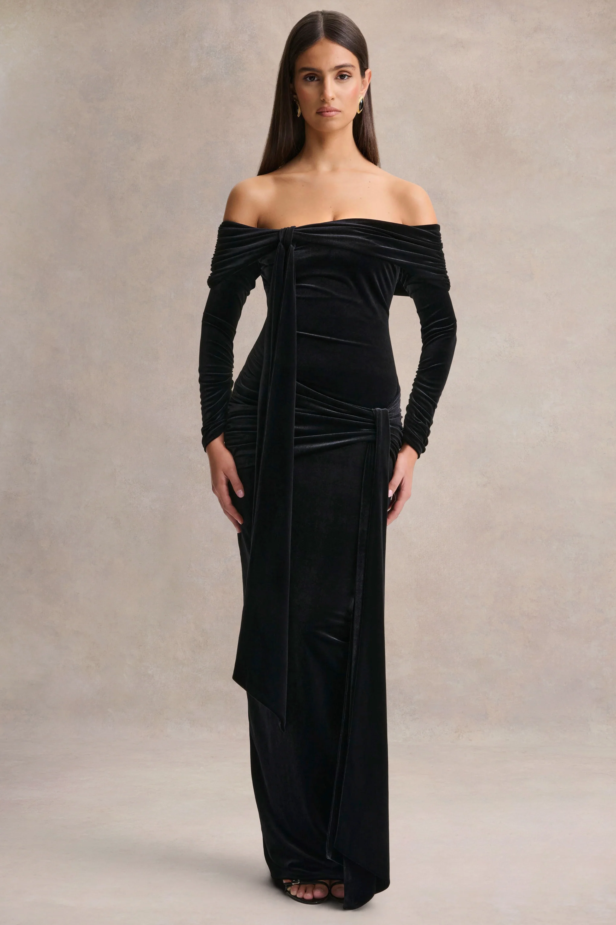 Jessara | Robe longue noire à encolure Bardot et détails noués