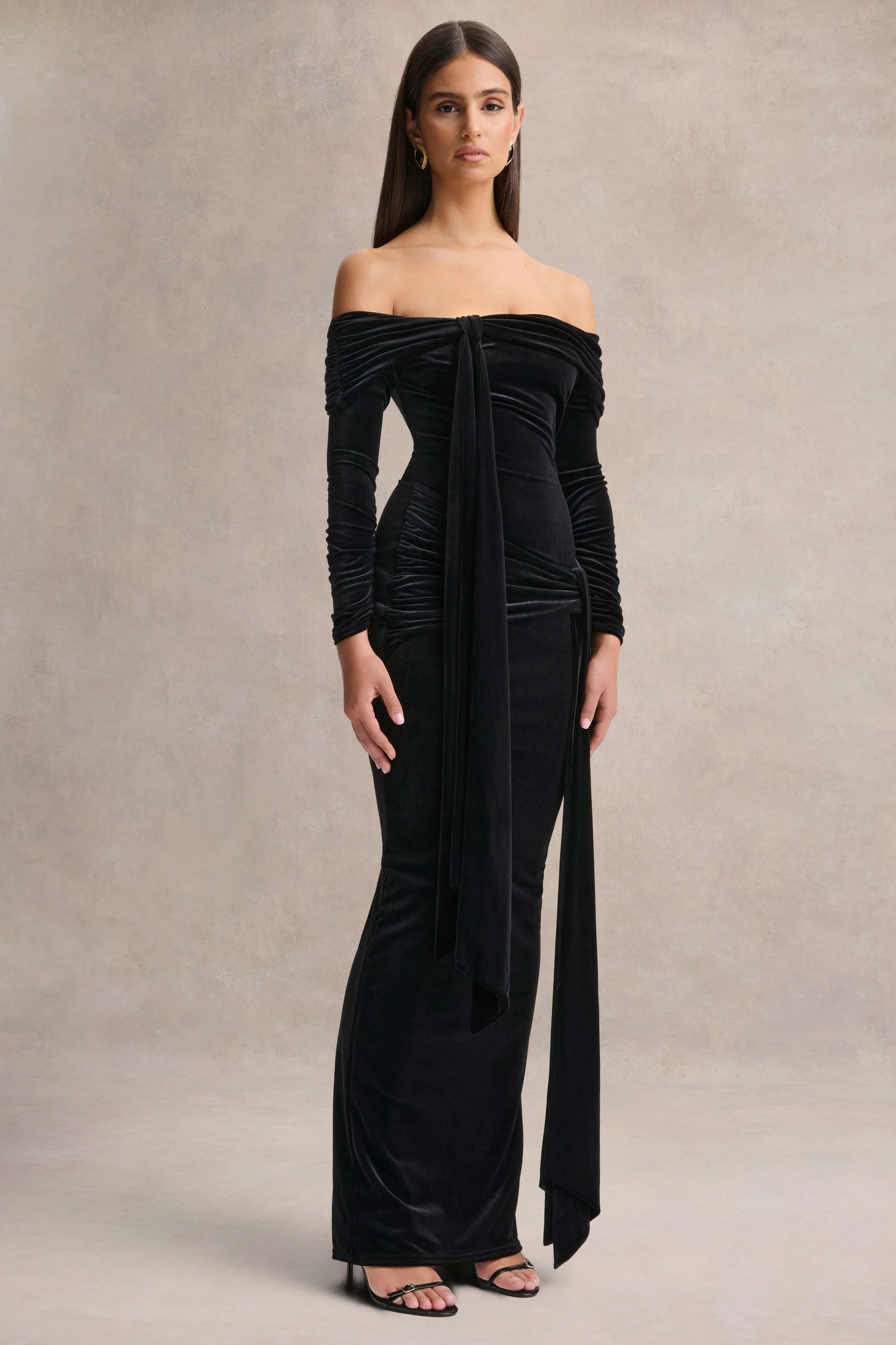 Jessara | Robe longue noire à encolure Bardot et détails noués - Image 4