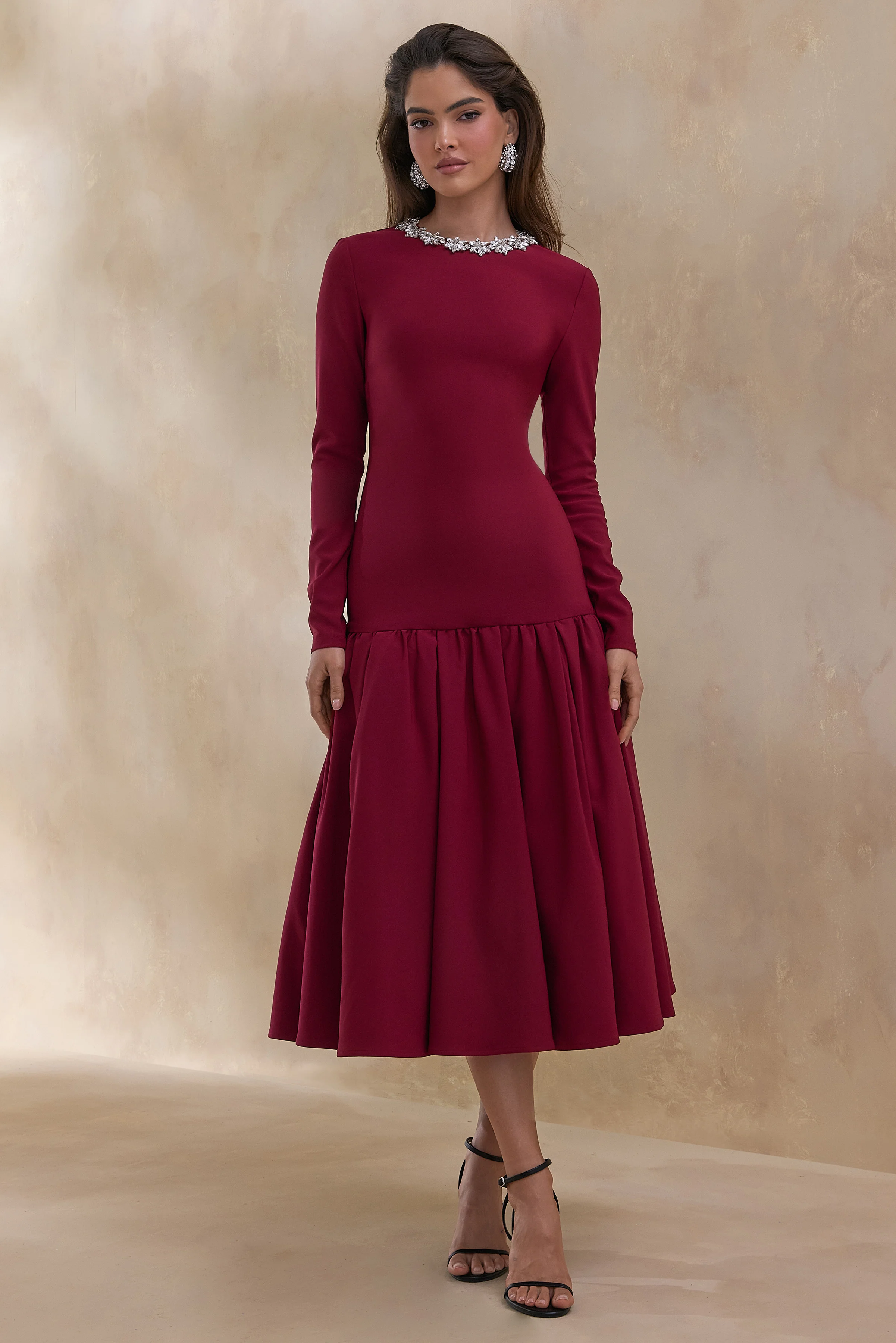 Jovana | Robe mi-longue bordeaux à encolure ronde et taille basse