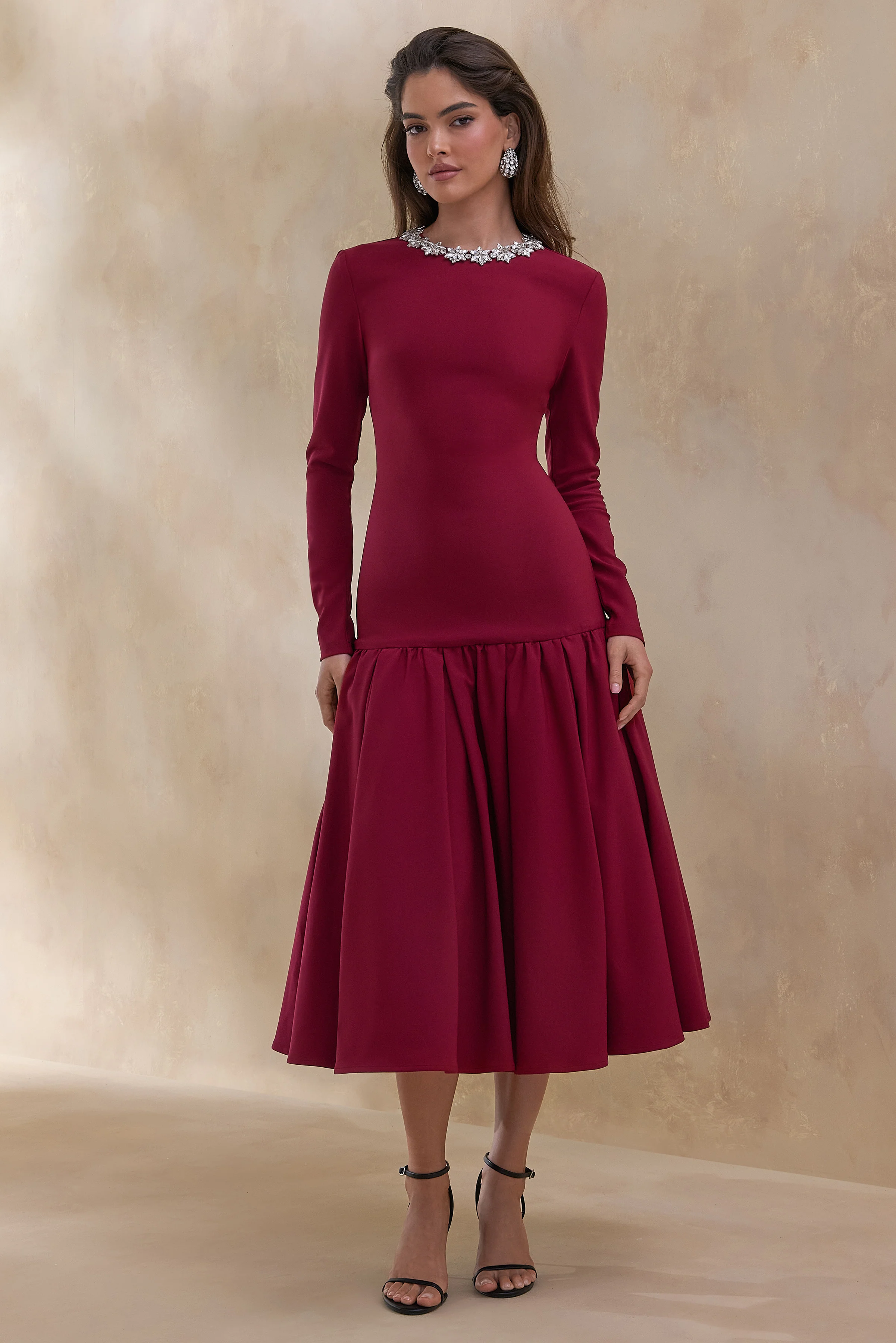 Jovana | Robe mi-longue bordeaux à encolure ronde et taille basse - Image 5