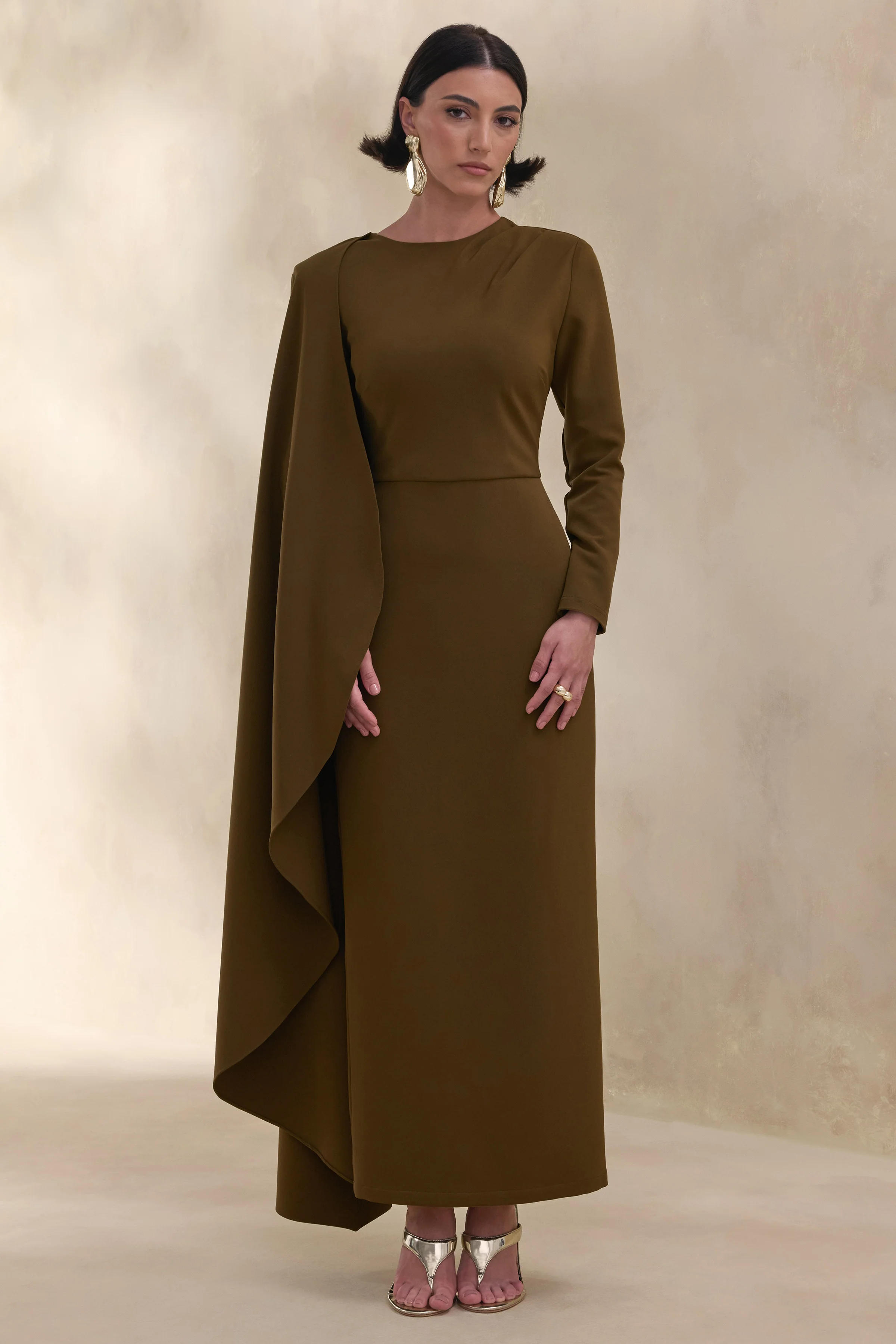 Jovea | Robe longue olive à encolure ronde avec manche cape