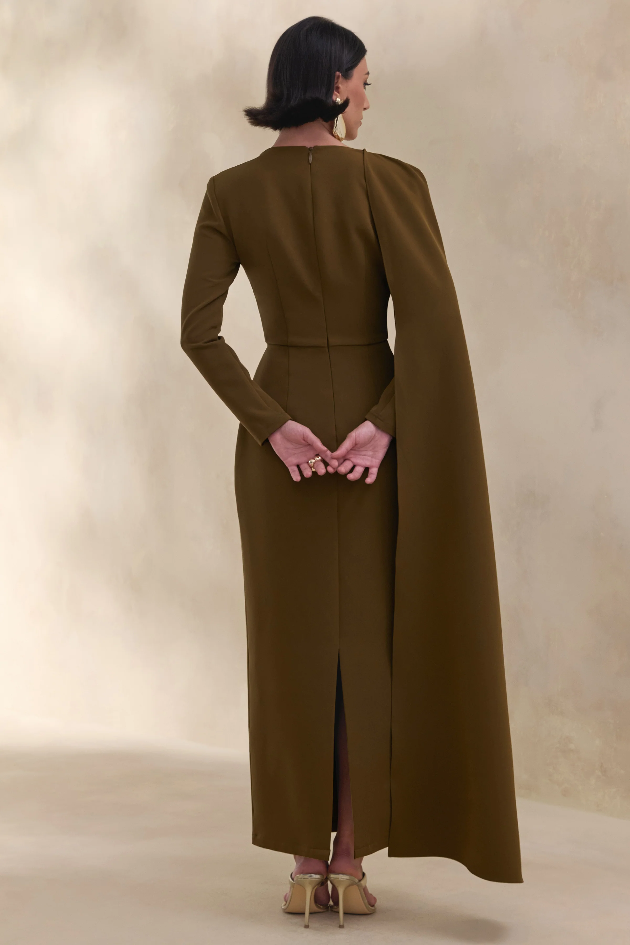 Jovea | Robe longue olive à encolure ronde avec manche cape - Image 2
