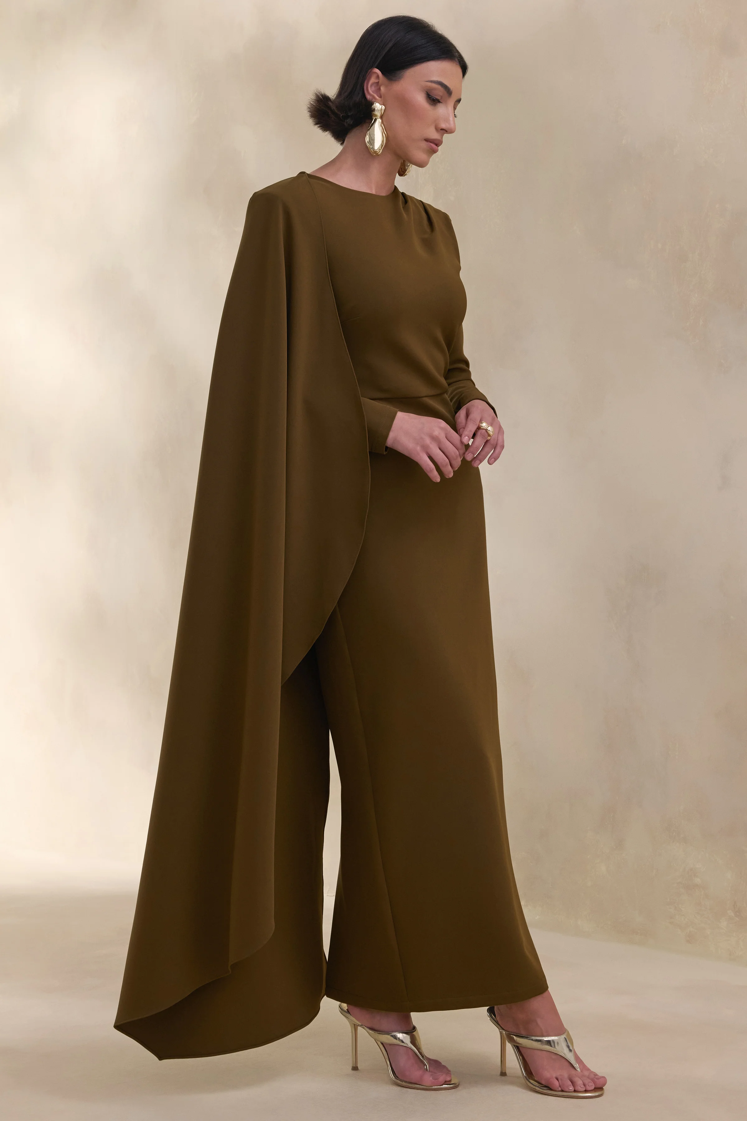 Jovea | Robe longue olive à encolure ronde avec manche cape - Image 5