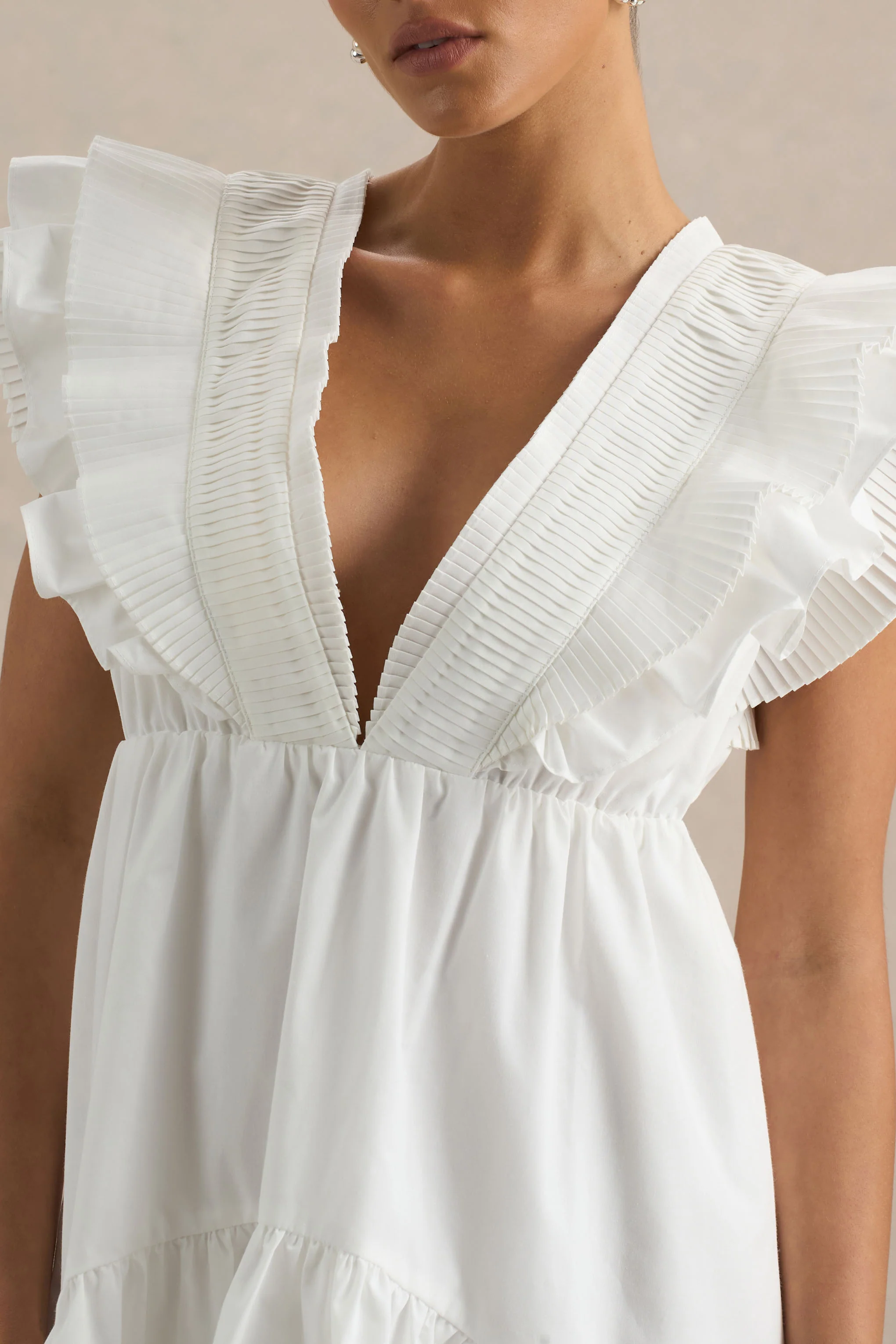 Judie | Mini-robe blanche en popeline à col en V et volants - Image 7