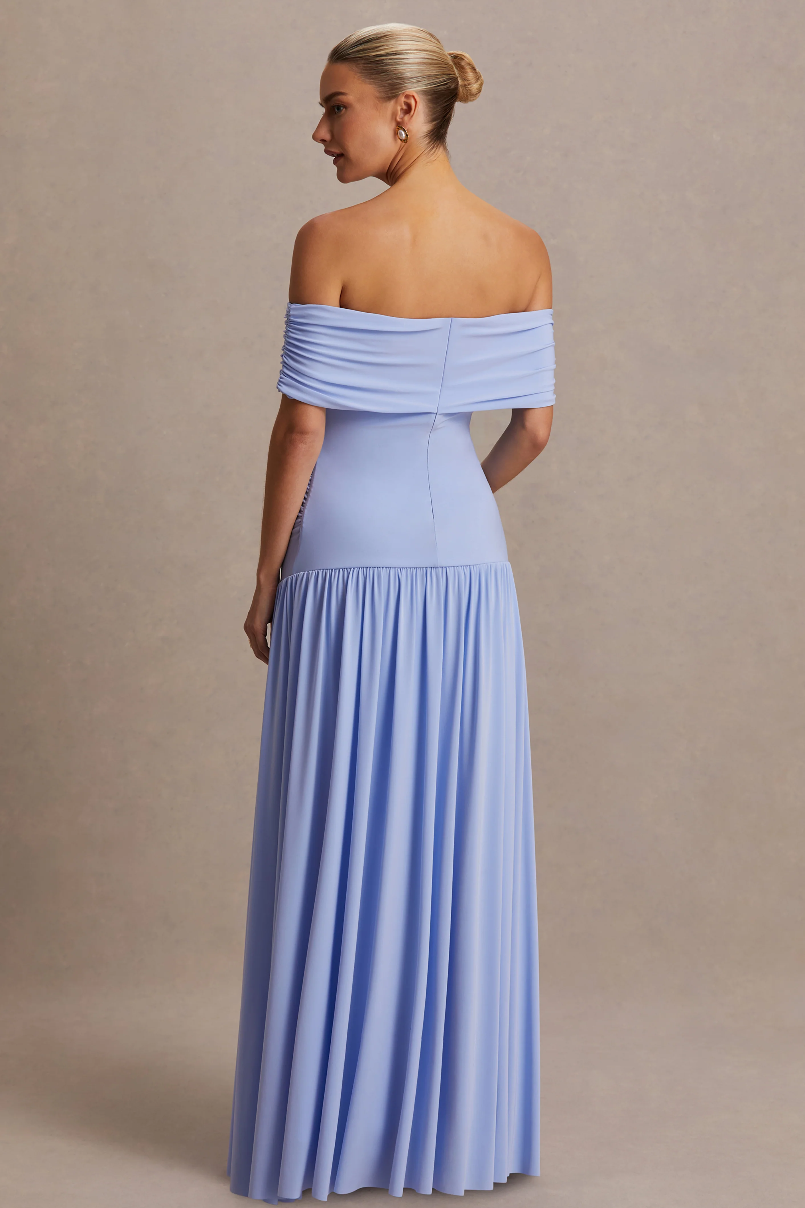 Juliette | Robe longue bleu poudré à encolure bardot et taille basse - Image 2