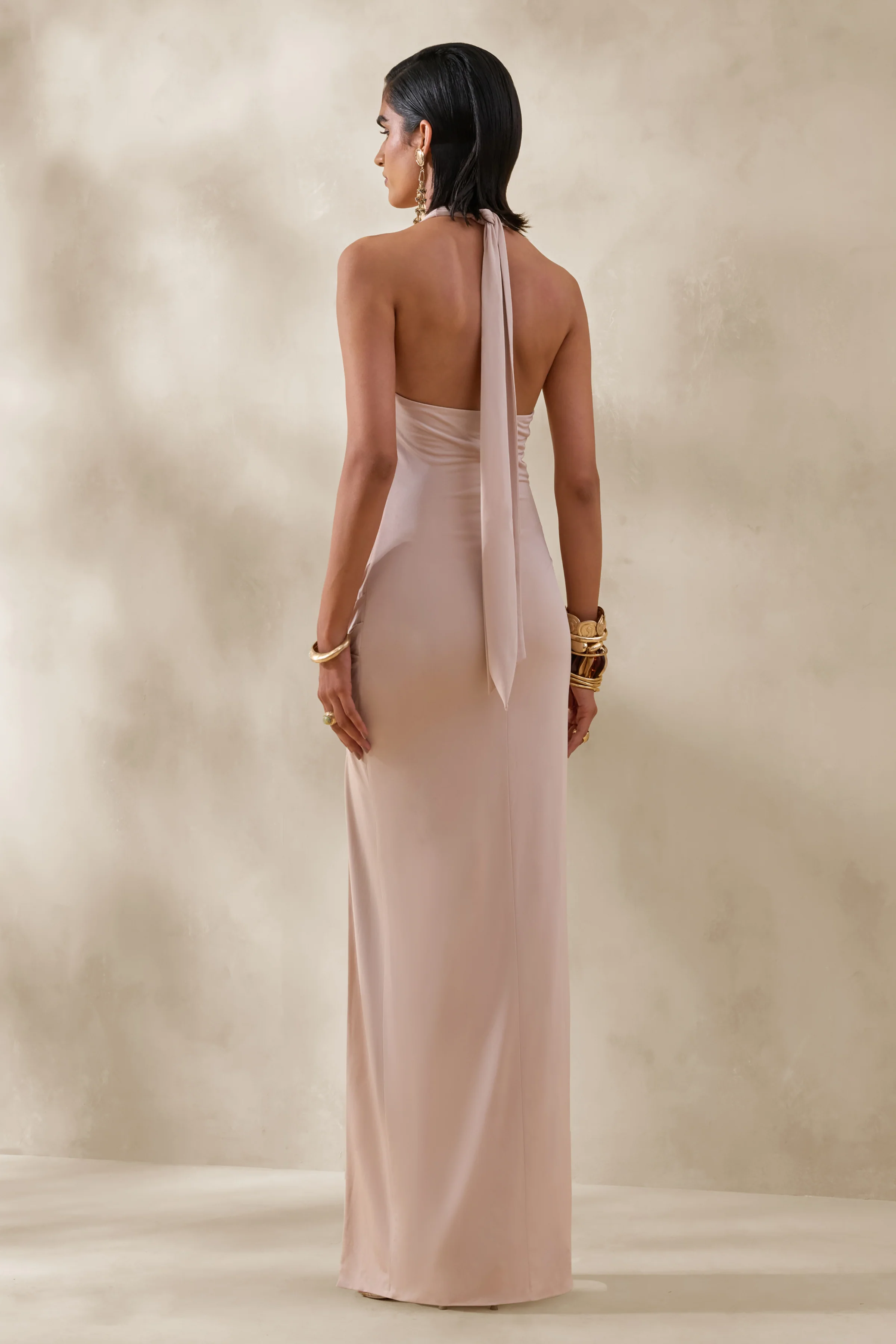 Junia | Robe longue champagne à décolleté plongeant avec détail portefeuille - Image 2
