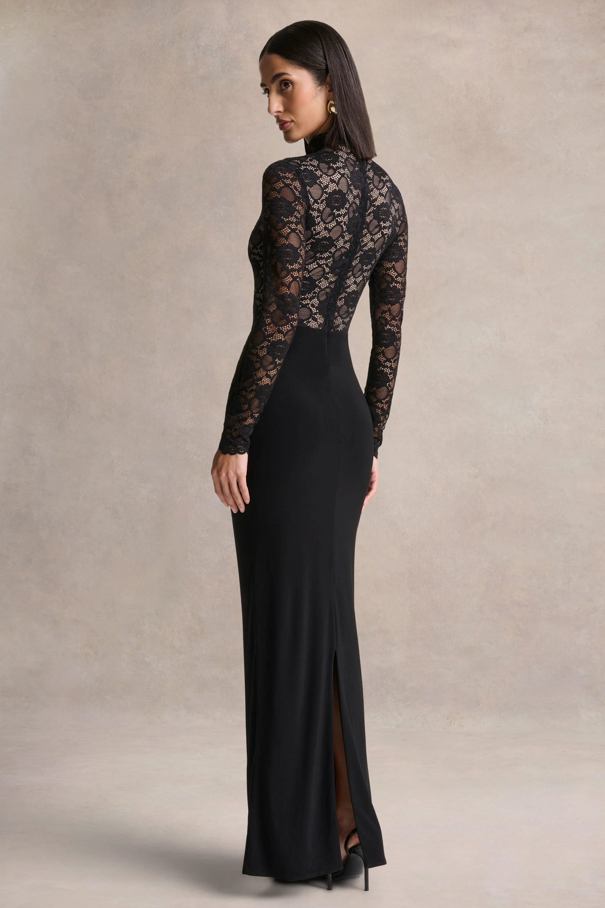 Justina | Robe longue noire à col montant avec détails froncés - Image 2