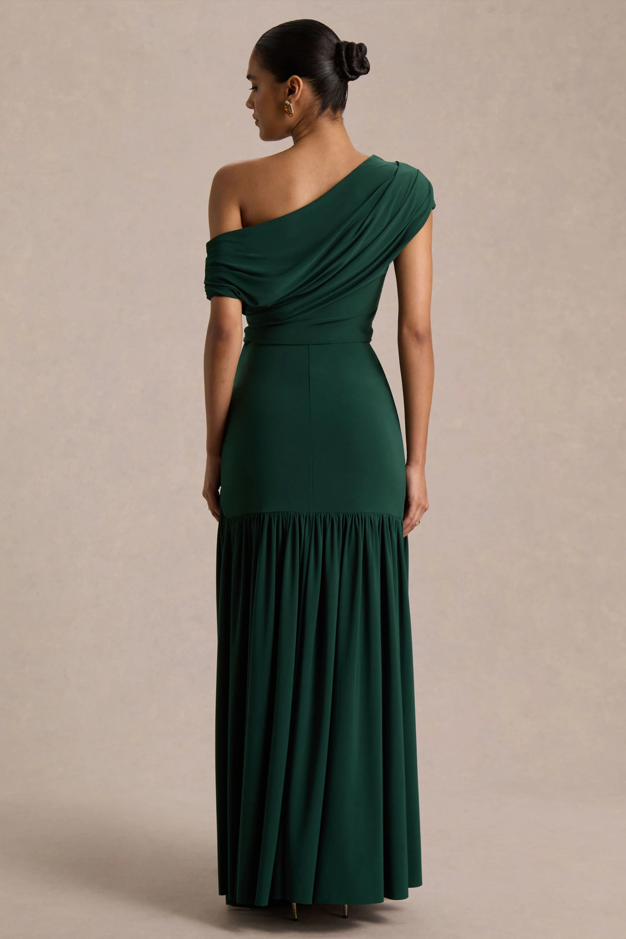 Kady | Robe longue vert foncé à encolure asymétrique avec détails froncés - Image 2
