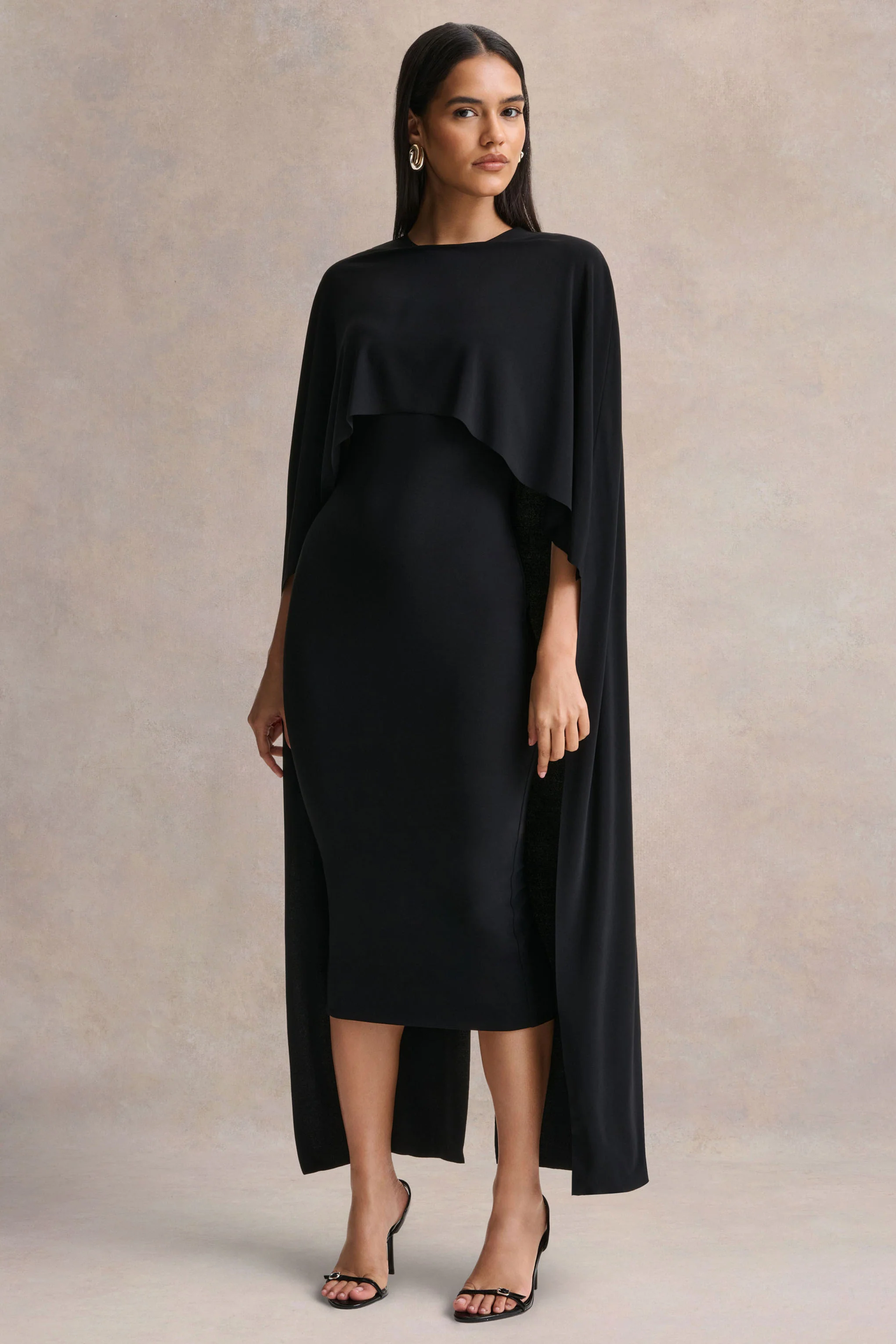 Kalani | Robe mi-longue noire à encolure ras-du-cou avec manches cape - Image 5