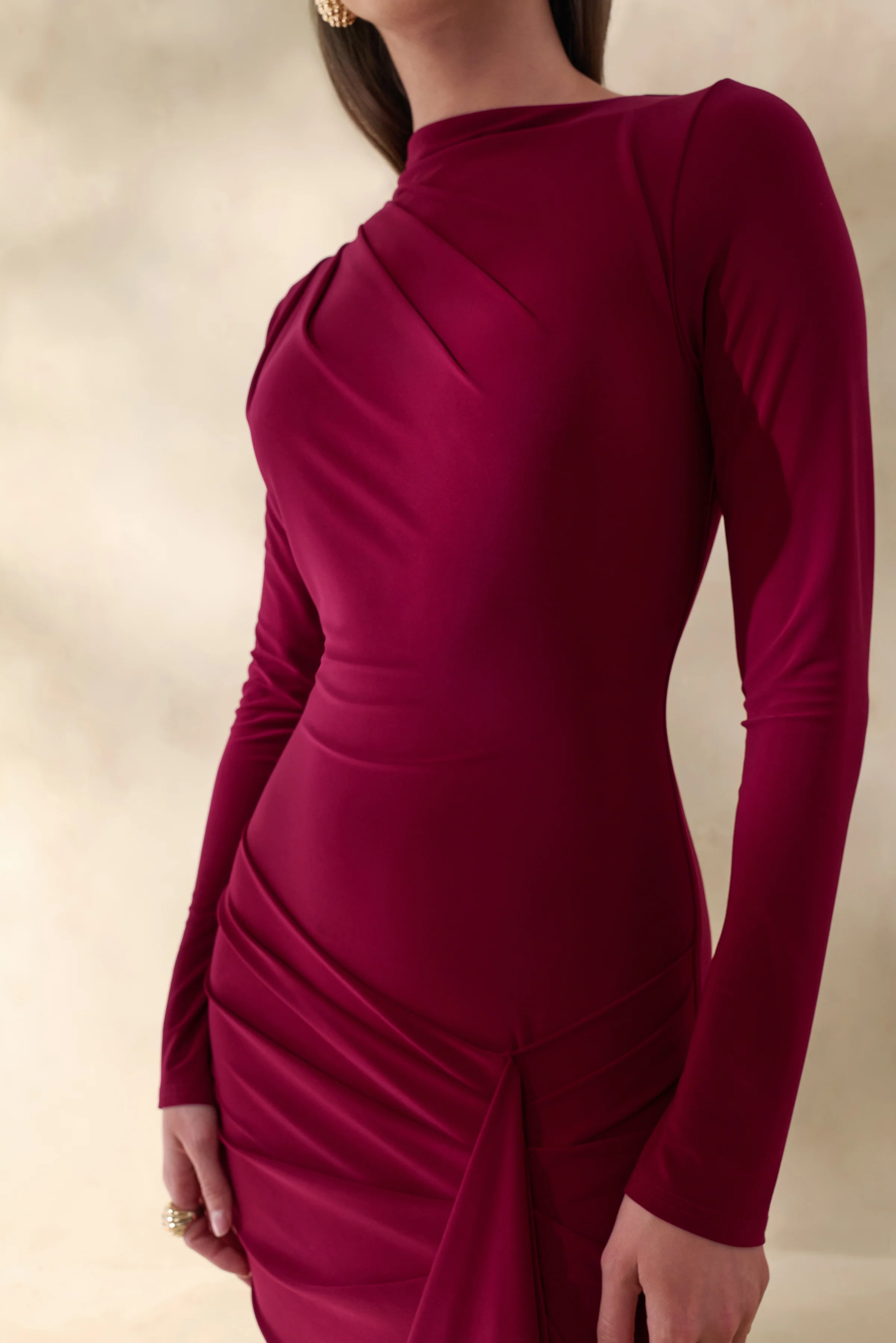 Karessa | Robe longue baie à encolure haute avec détails froncés et fente haute à l’avant - Image 3