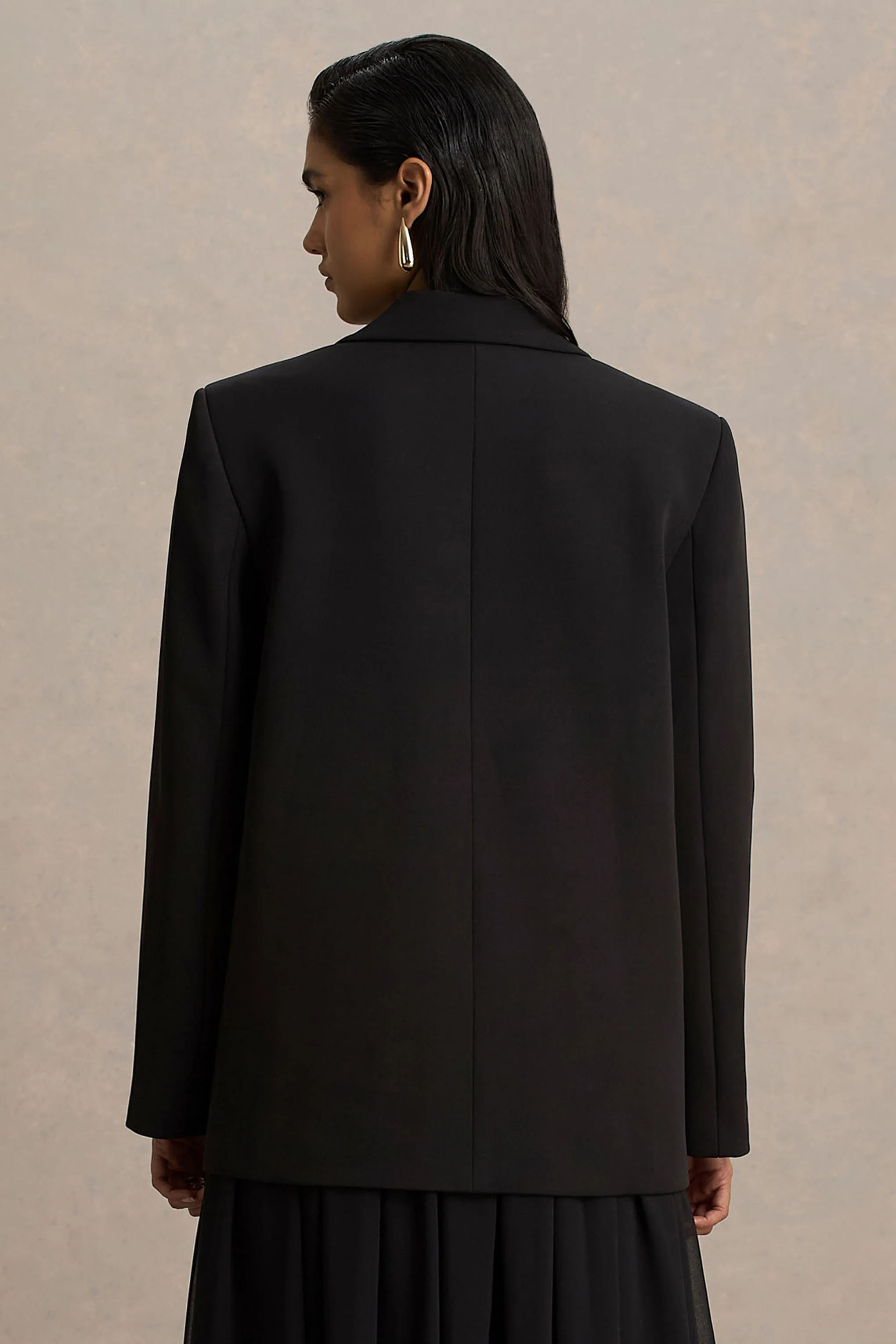Katherine | Veste tailleur noire à décolleté plongeant - Image 2