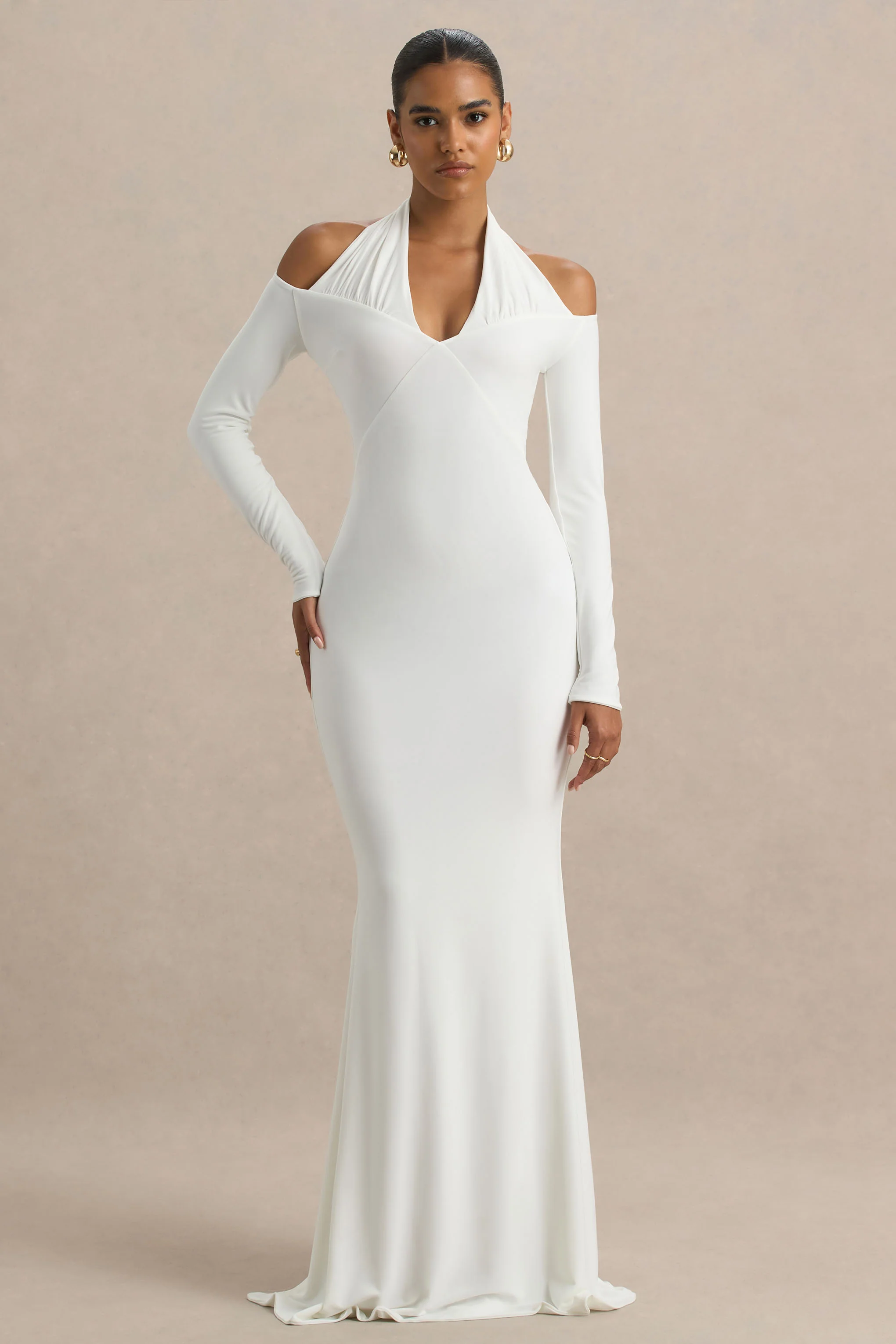 Katrina | Robe longue blanche à décolleté halter avec manches longues - Image 5