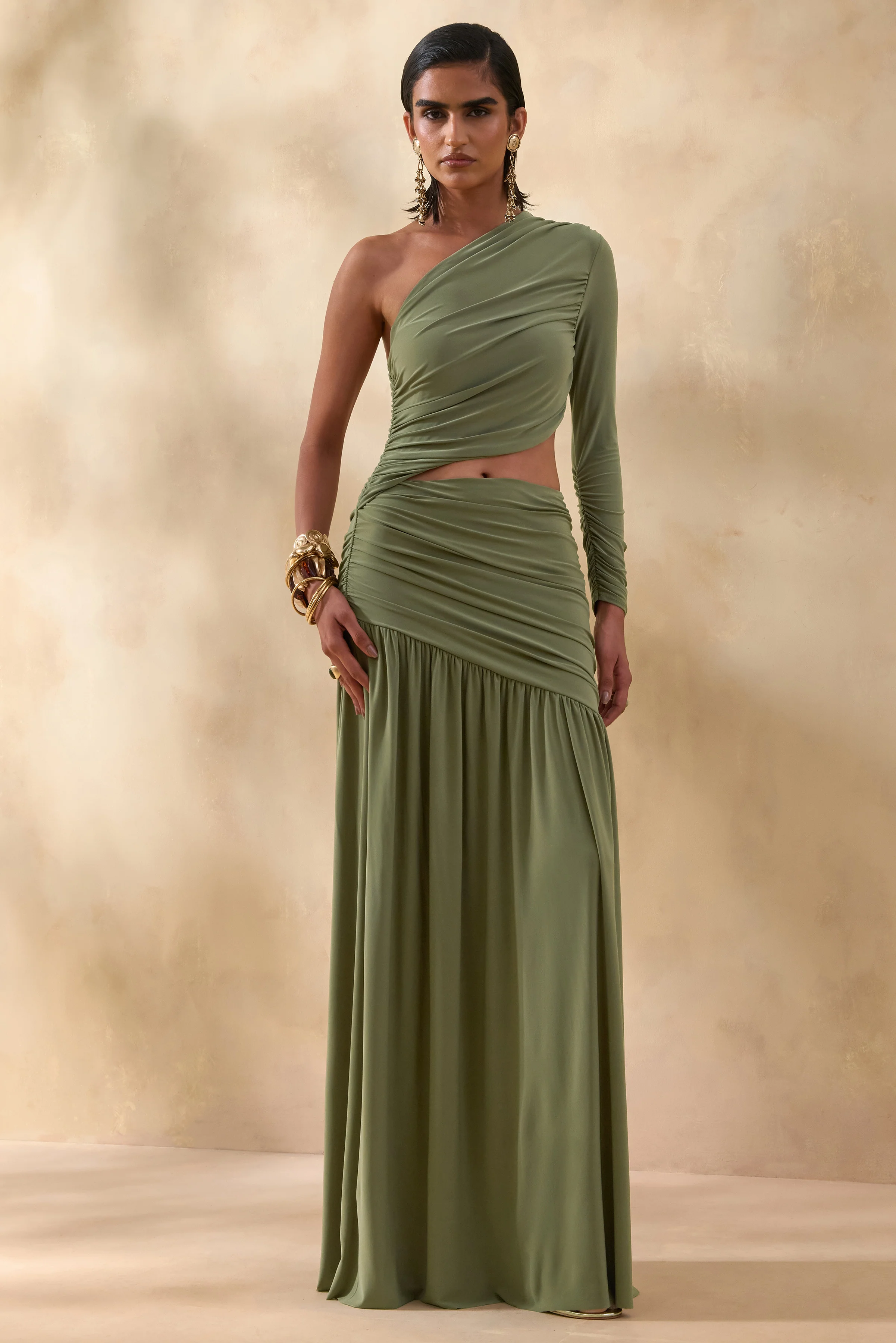 Kinsley | Robe longue olive à encolure asymétrique avec détail ajouré sur le corps - Image 6