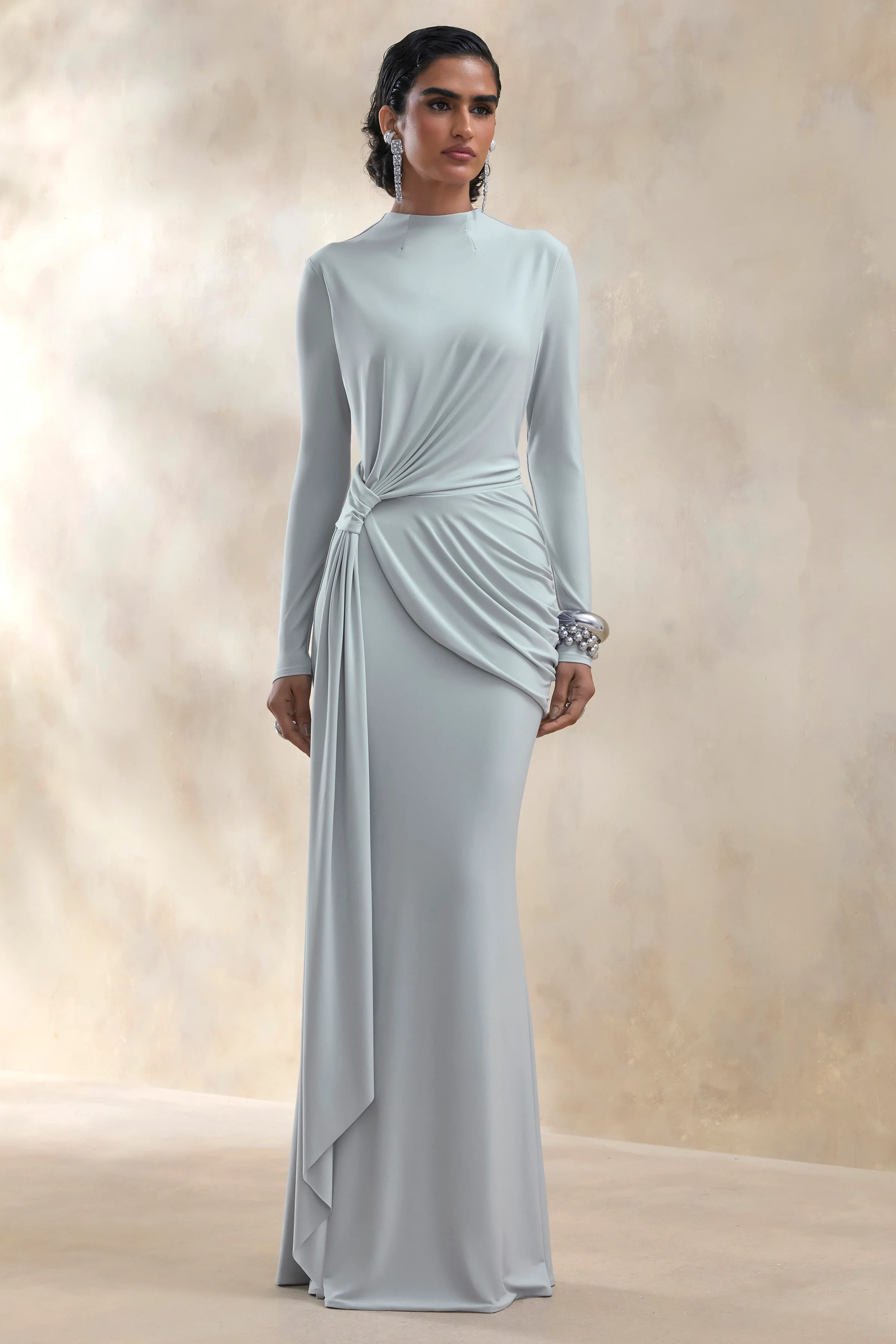 Kyrissa | Robe longue bleue à encolure montante et détails froncés - Image 5