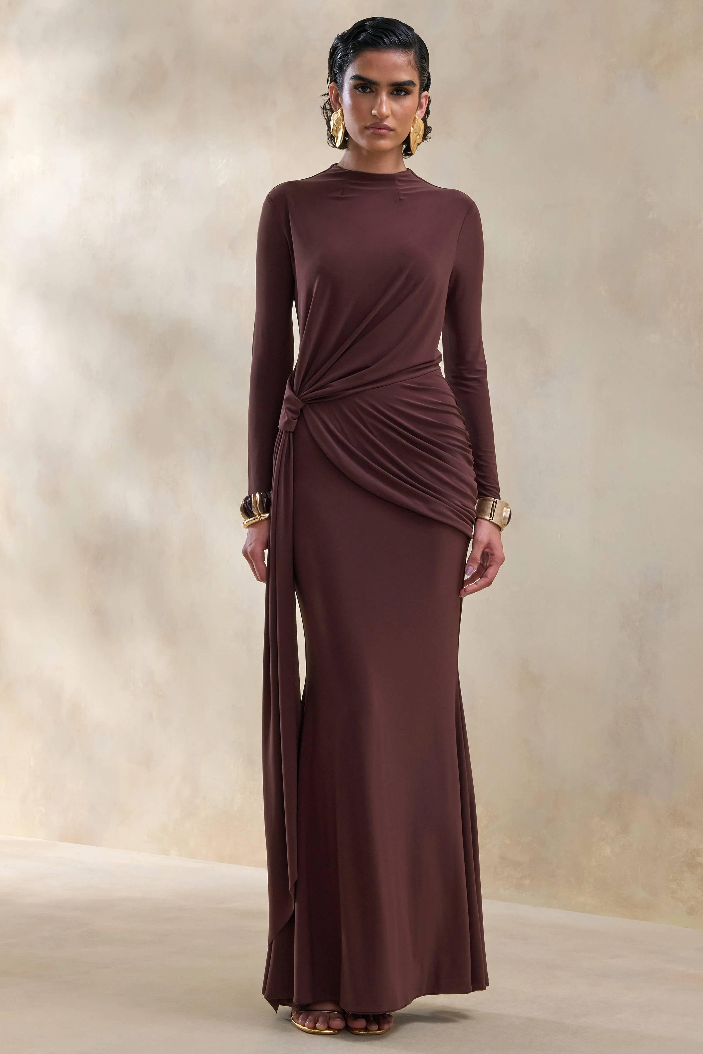 Kyrissa | Robe longue brune à encolure haute avec détails froncés