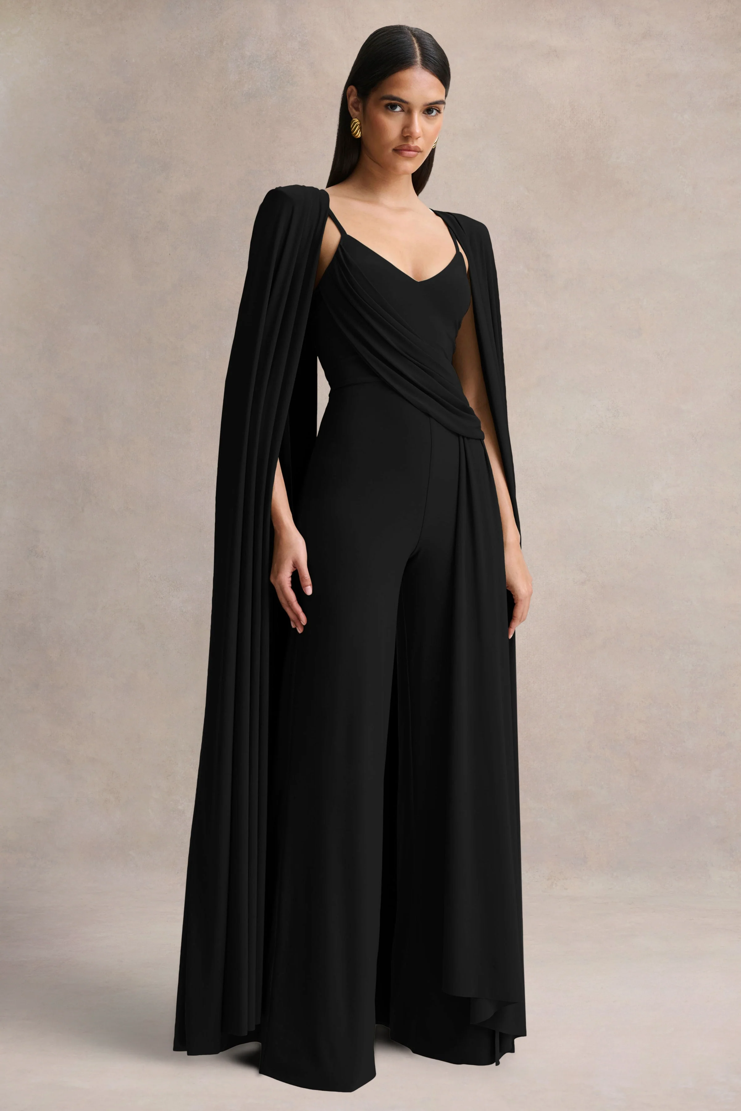 Labina | Combinaison noire avec décolleté plongeant et manches cape - Image 4