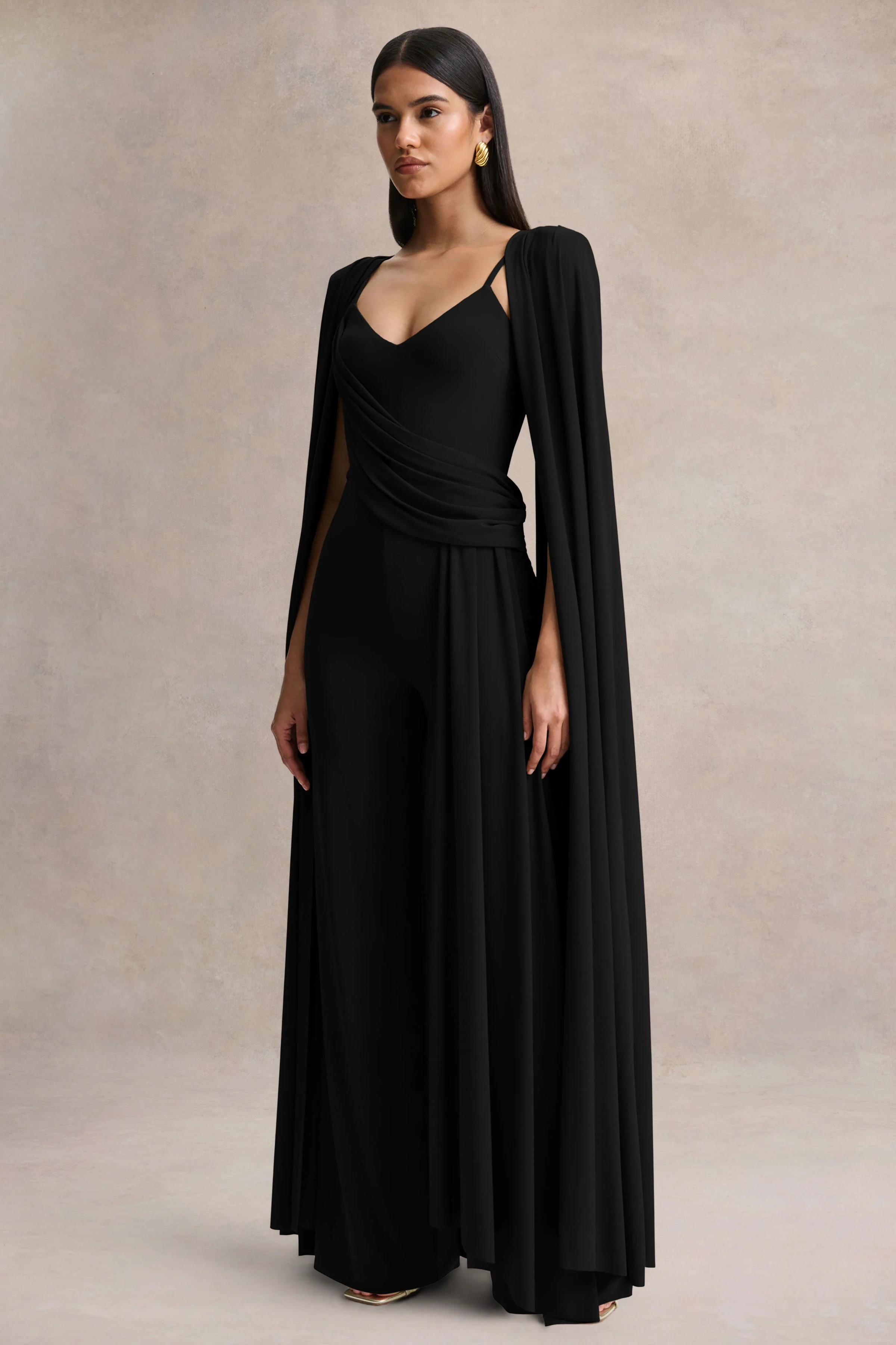 Labina | Combinaison noire avec décolleté plongeant et manches cape - Image 5