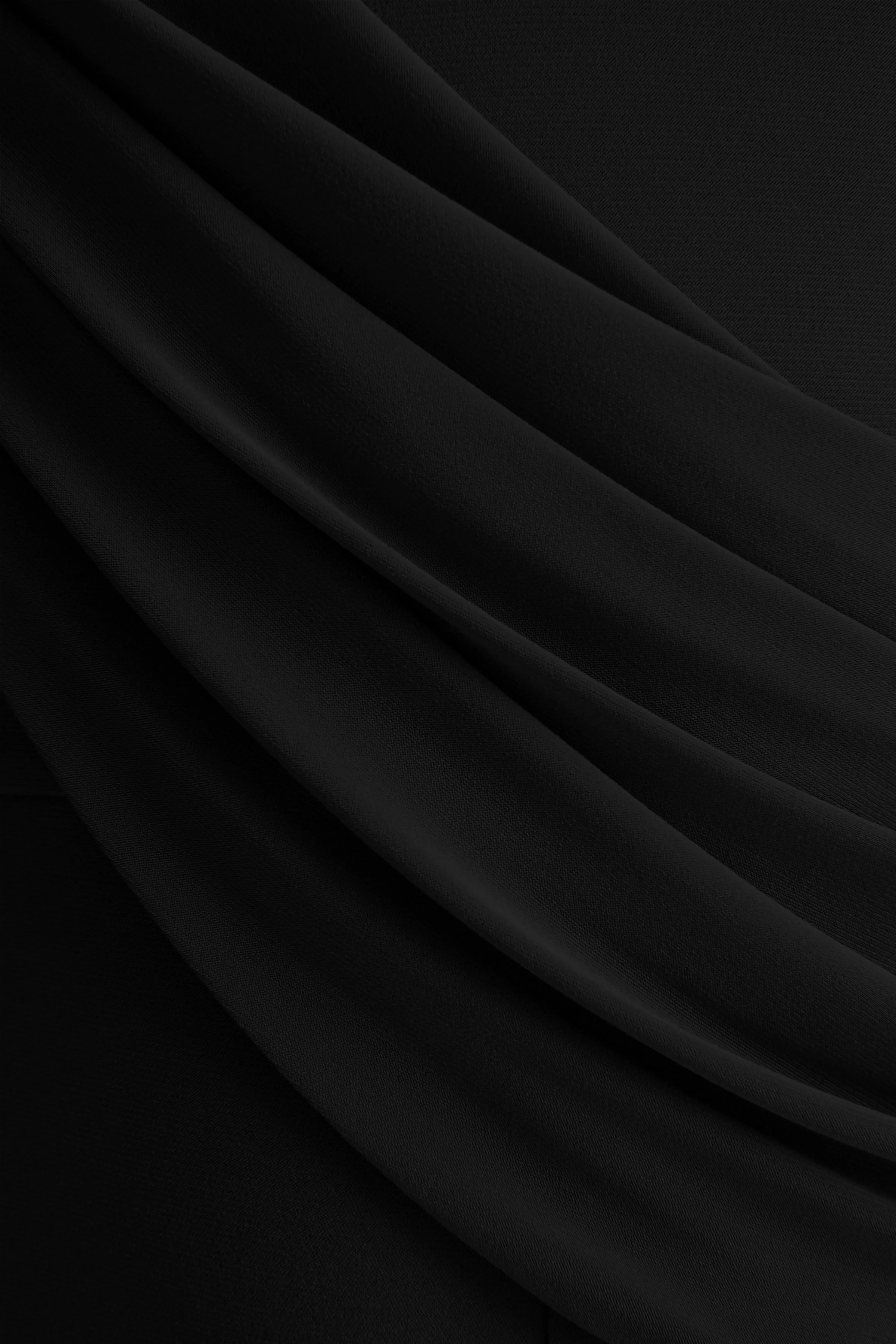 Labina | Combinaison noire avec décolleté plongeant et manches cape - Image 6