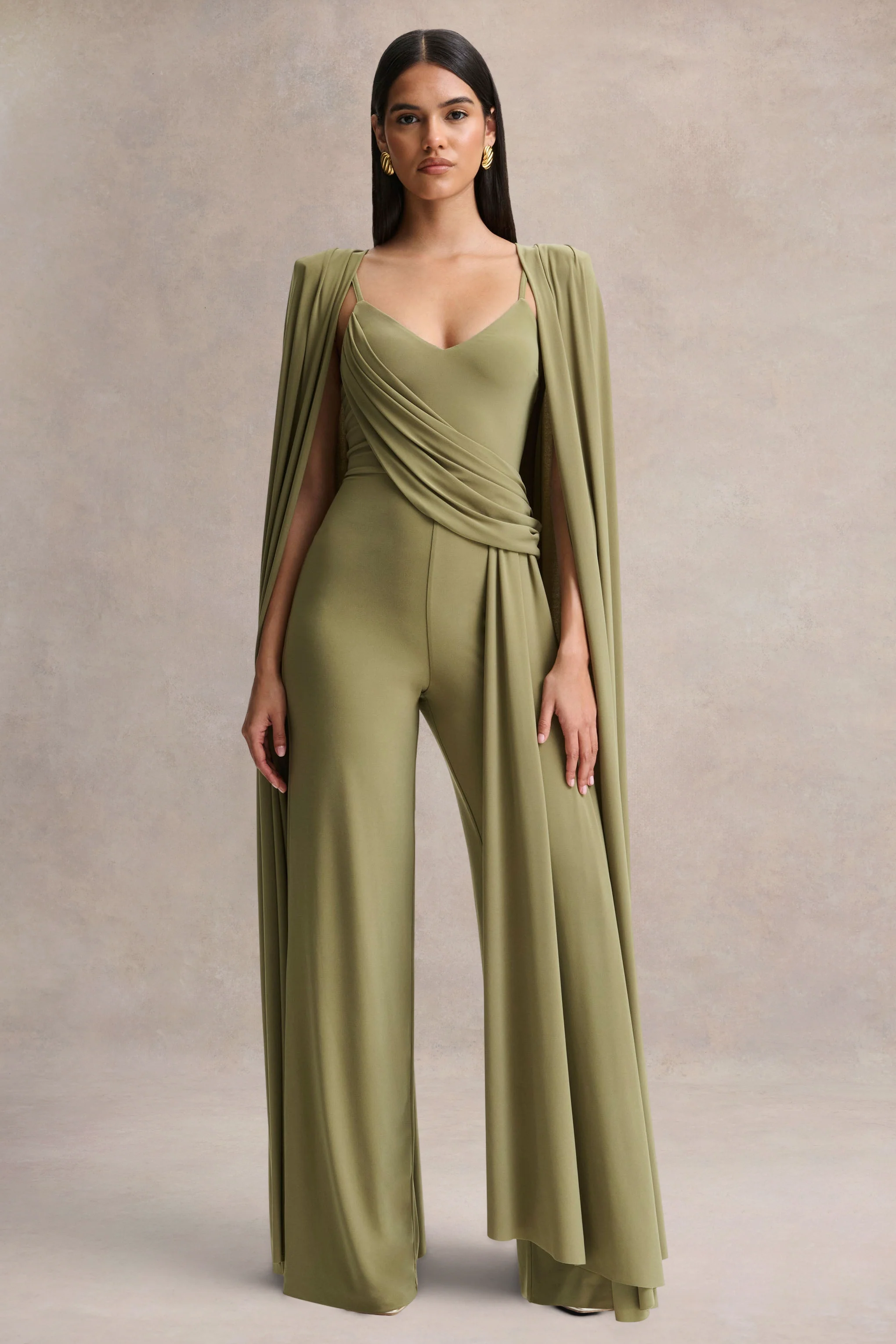 Labina | Combinaison verte avec décolleté plongeant et manches cape - Image 2