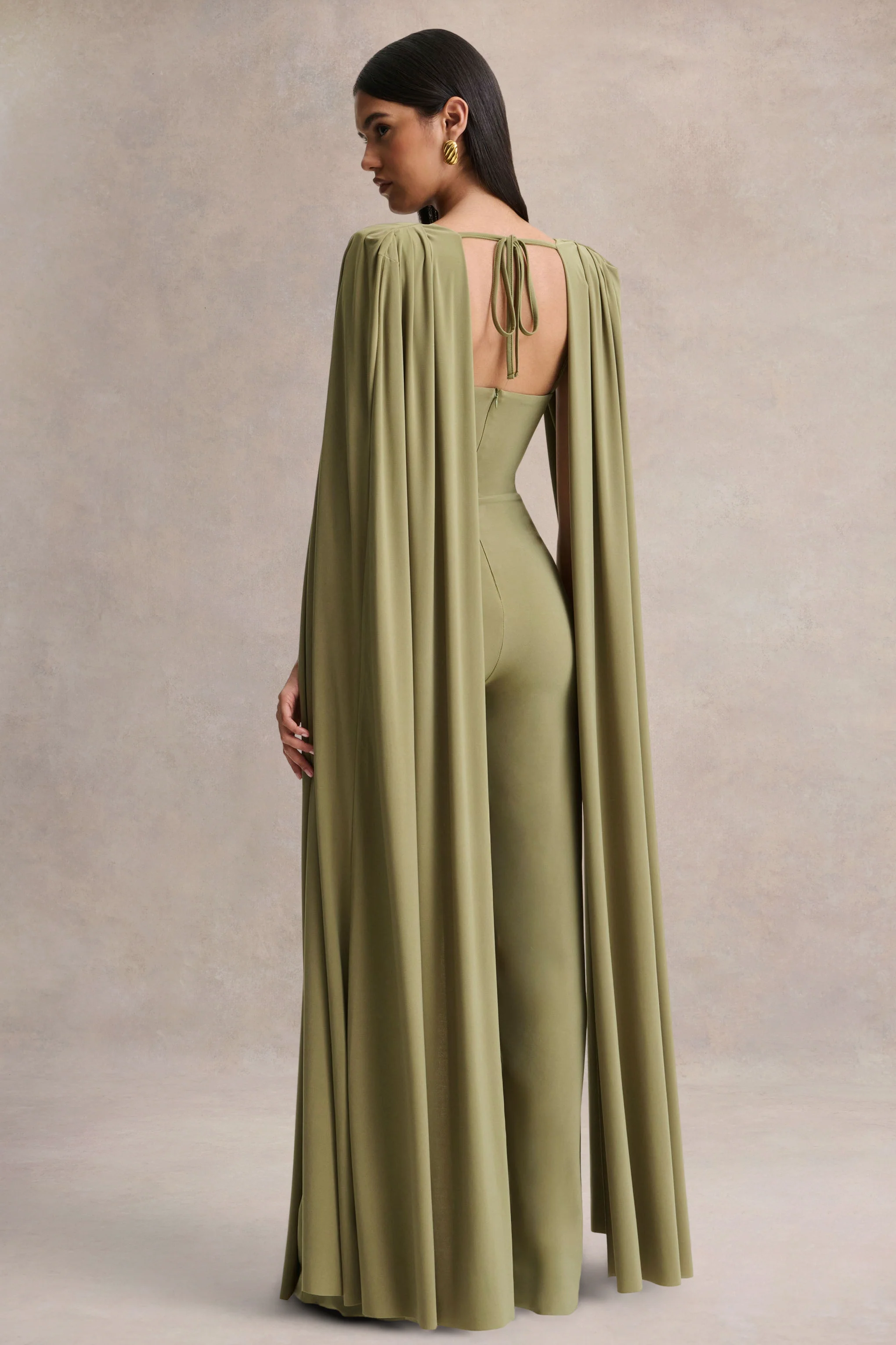 Labina | Combinaison verte avec décolleté plongeant et manches cape - Image 3
