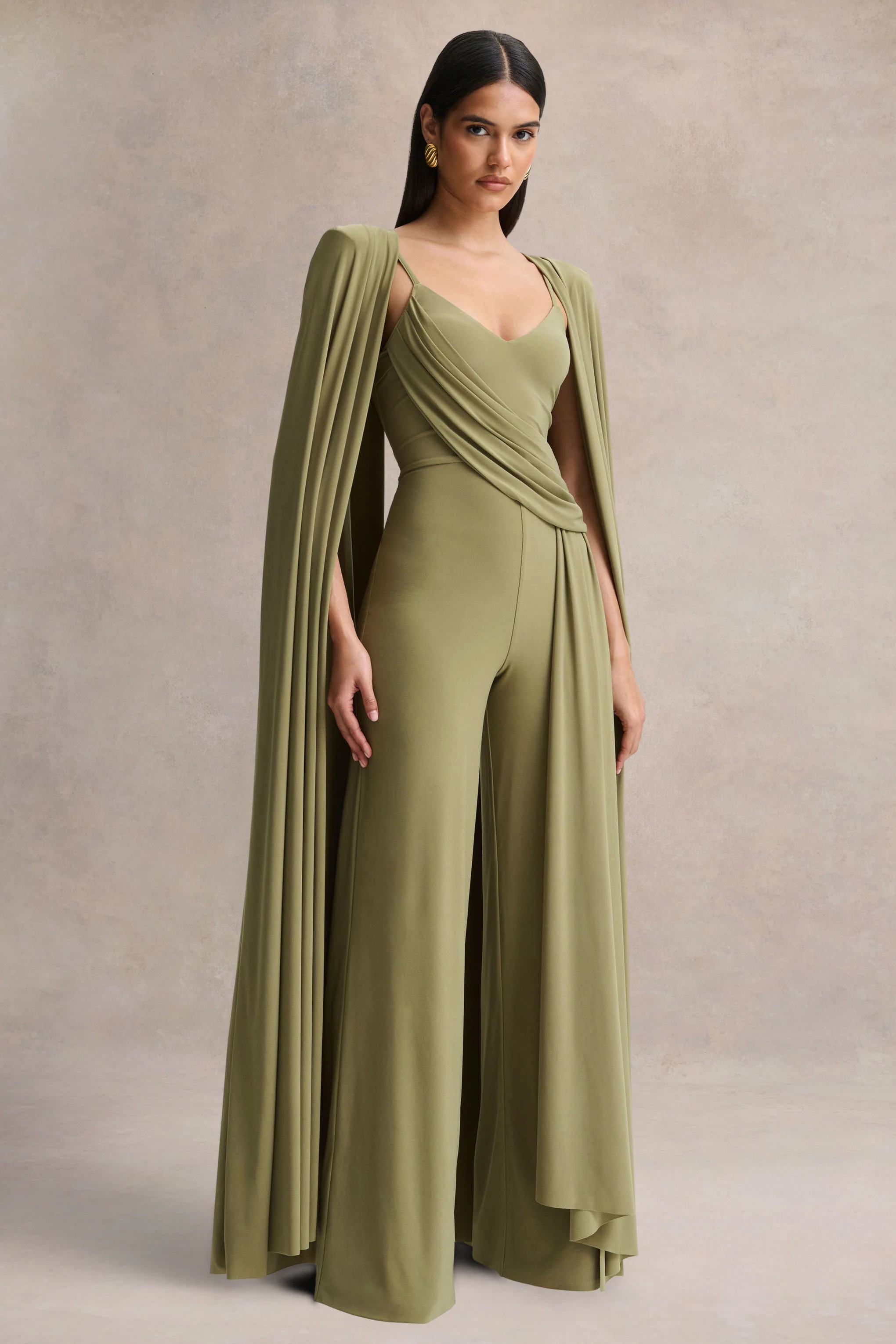Labina | Combinaison verte avec décolleté plongeant et manches cape - Image 5
