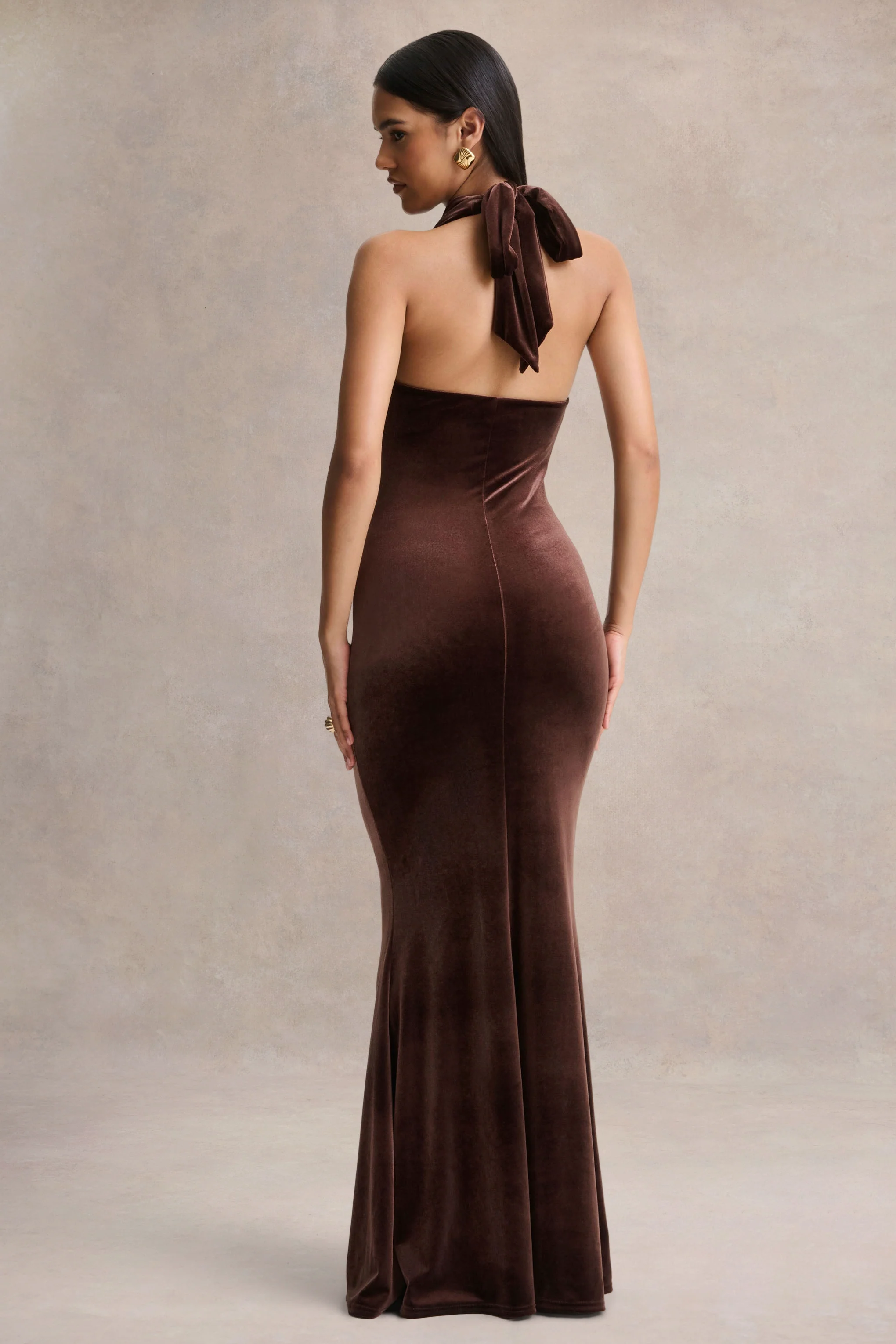 Lavernia | Robe longue brune à encolure licou avec détails froncés - Image 2