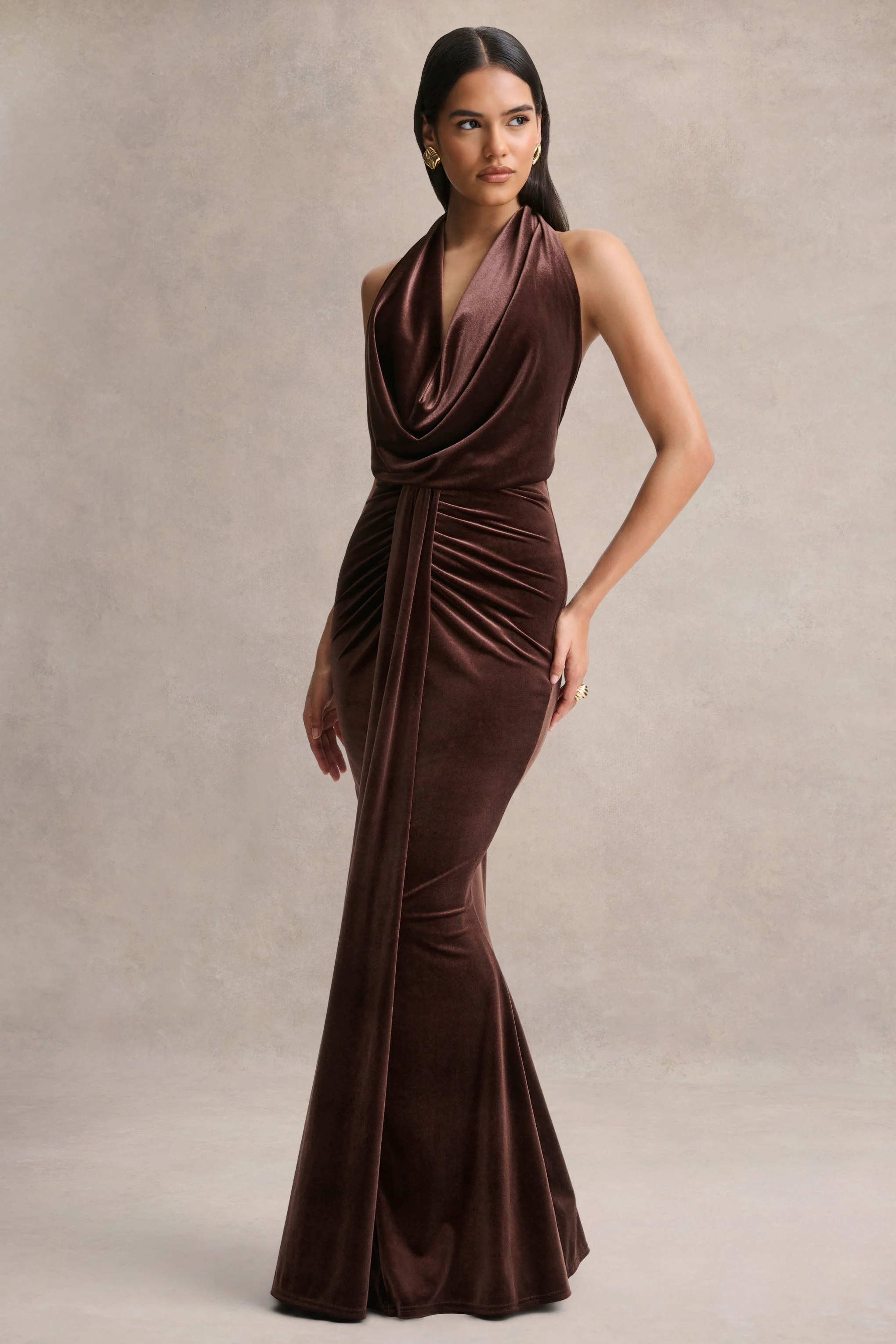 Lavernia | Robe longue brune à encolure licou avec détails froncés - Image 5