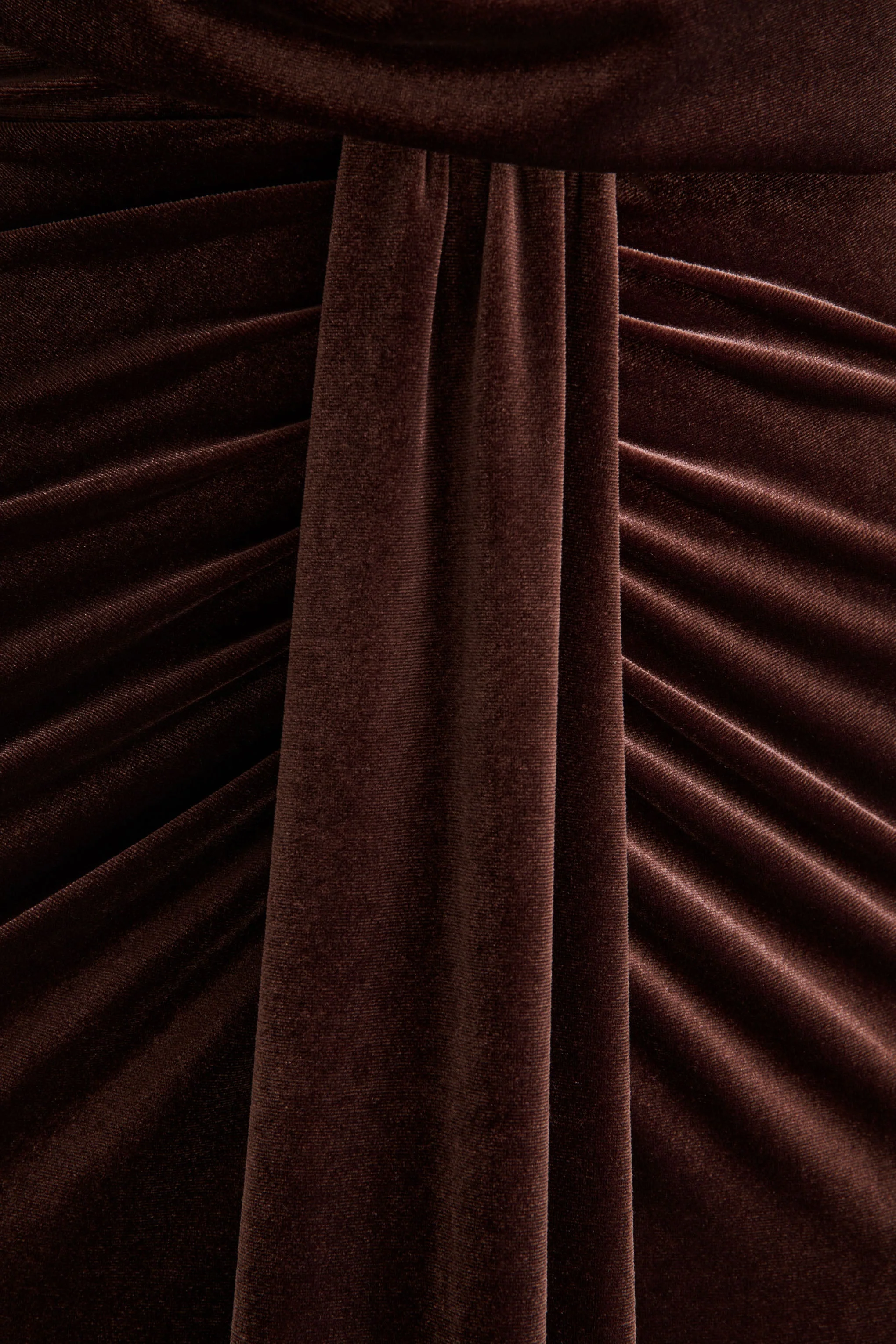 Lavernia | Robe longue brune à encolure licou avec détails froncés - Image 6