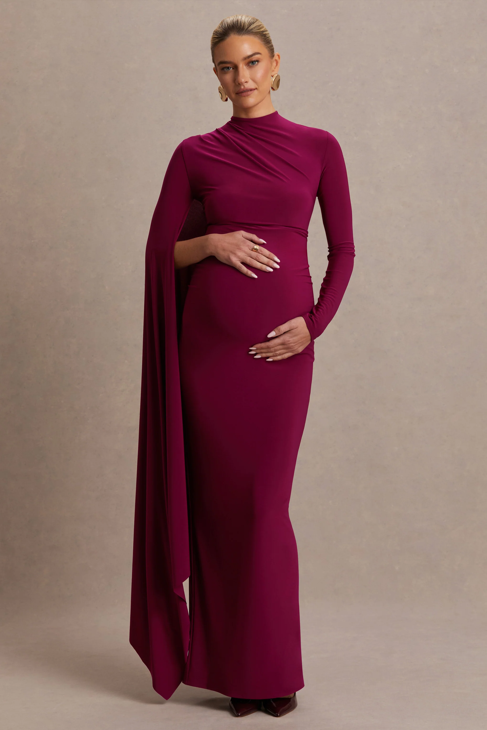 Lavinia | Robe mi-longue de maternité couleur baie à col montant et manche cape