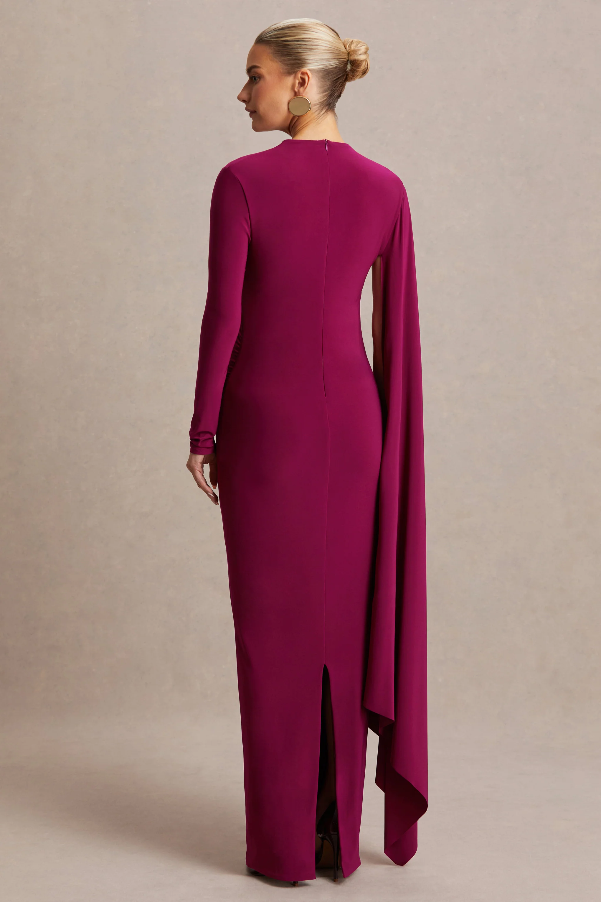 Lavinia | Robe mi-longue de maternité couleur baie à col montant et manche cape - Image 2