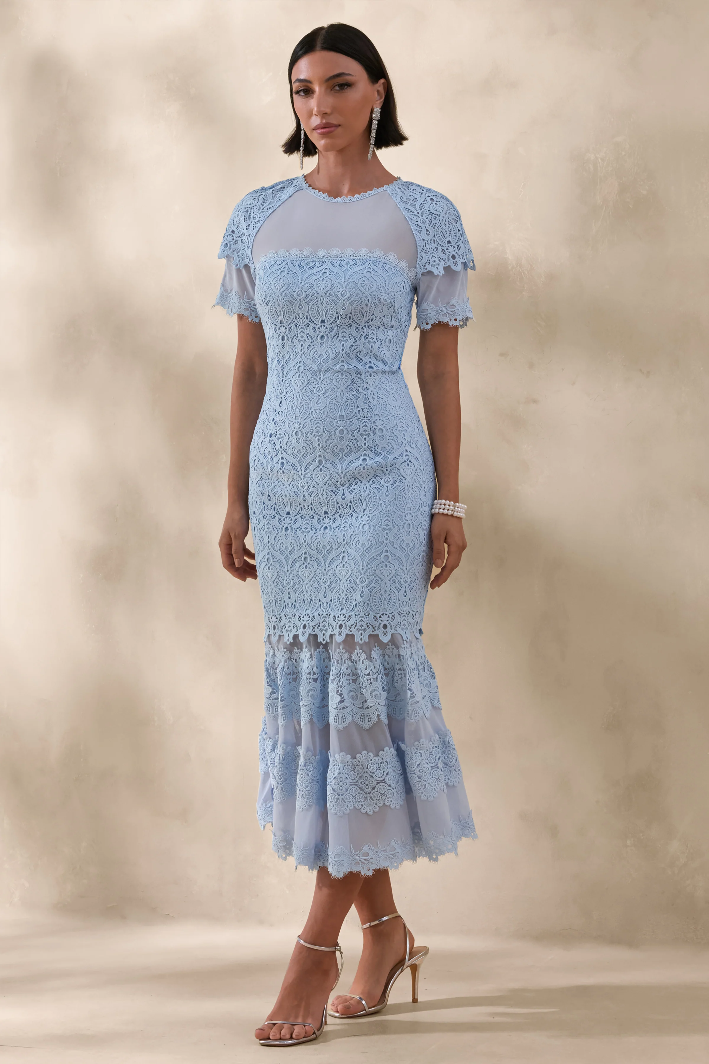 Leanne | Robe mi-longue sirène bleu poudré à encolure ronde en maille et dentelle - Image 4