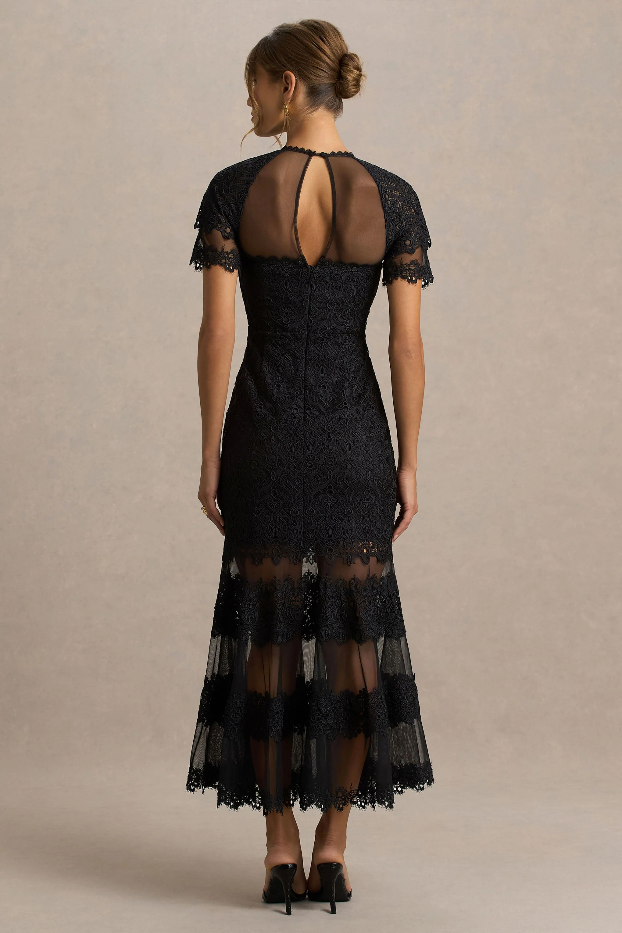 Leanne | Robe mi-longue sirène en tulle et dentelle noirs à encolure ras du cou - Image 2