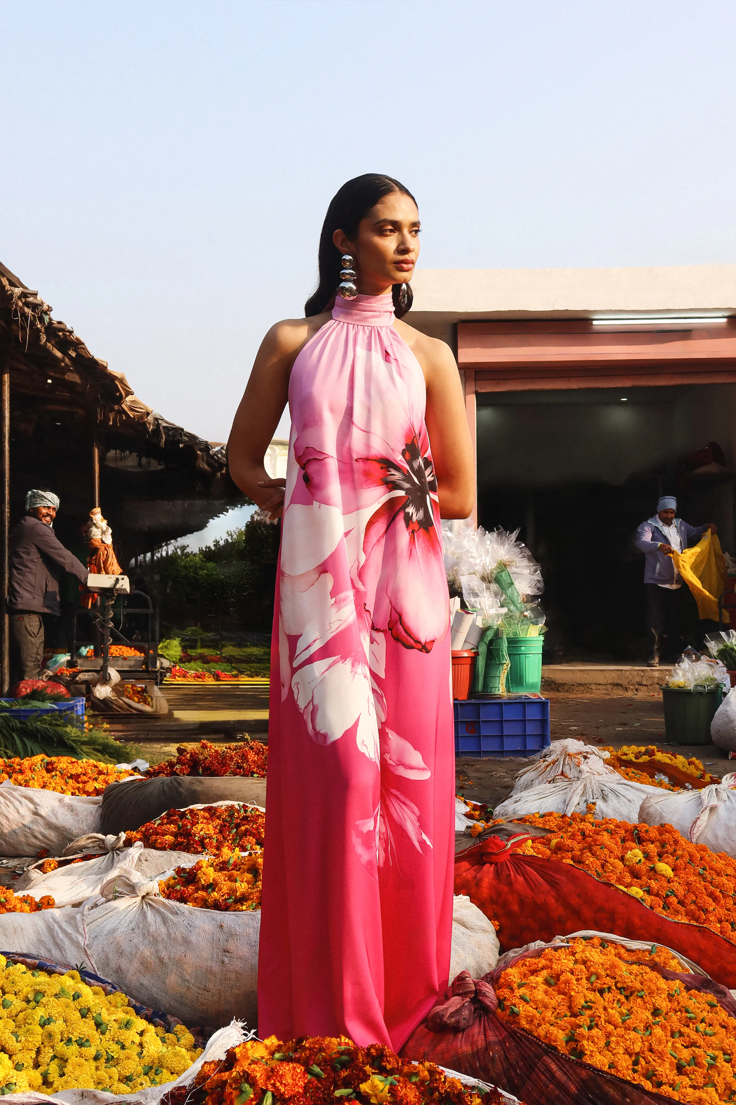 Leia | Robe longue à col montant et imprimé rose fleuri